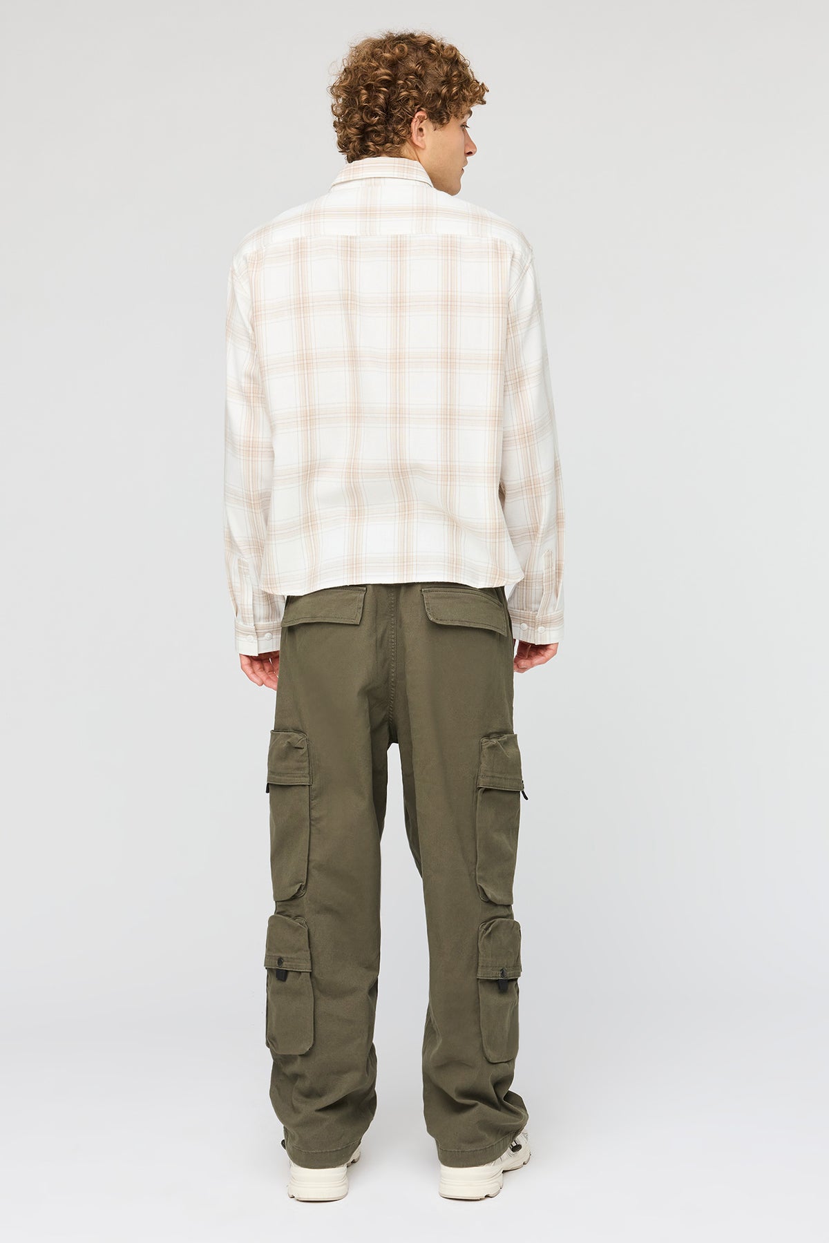Vue alternative 3. Pantalon baggy cargo