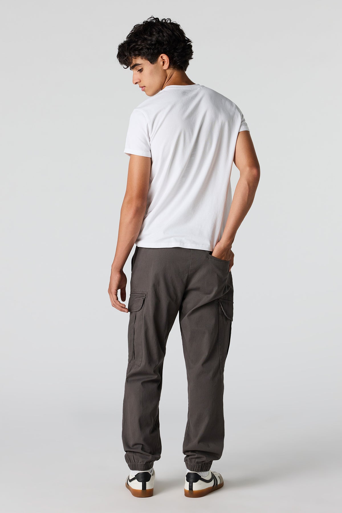 Vue alternative 3. Jogger cargo classique