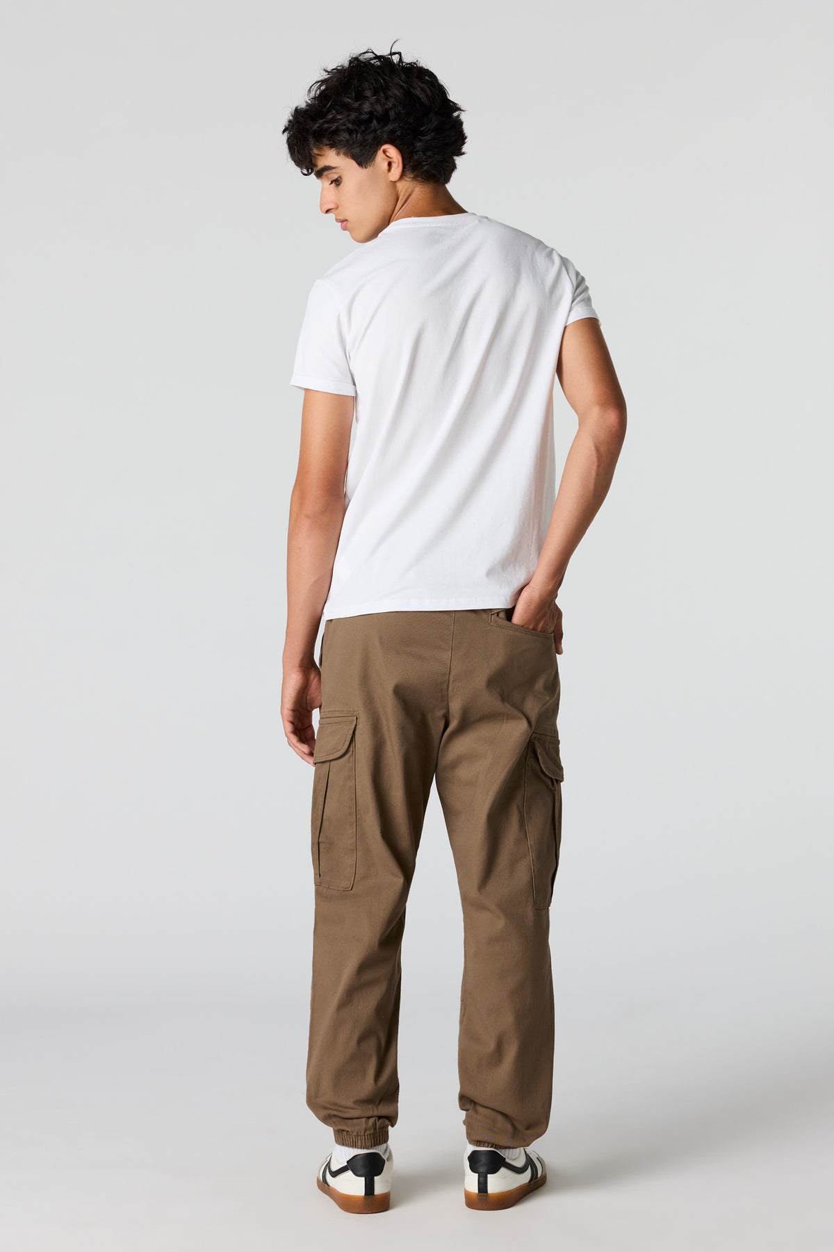 Vue alternative 3. Jogger cargo classique