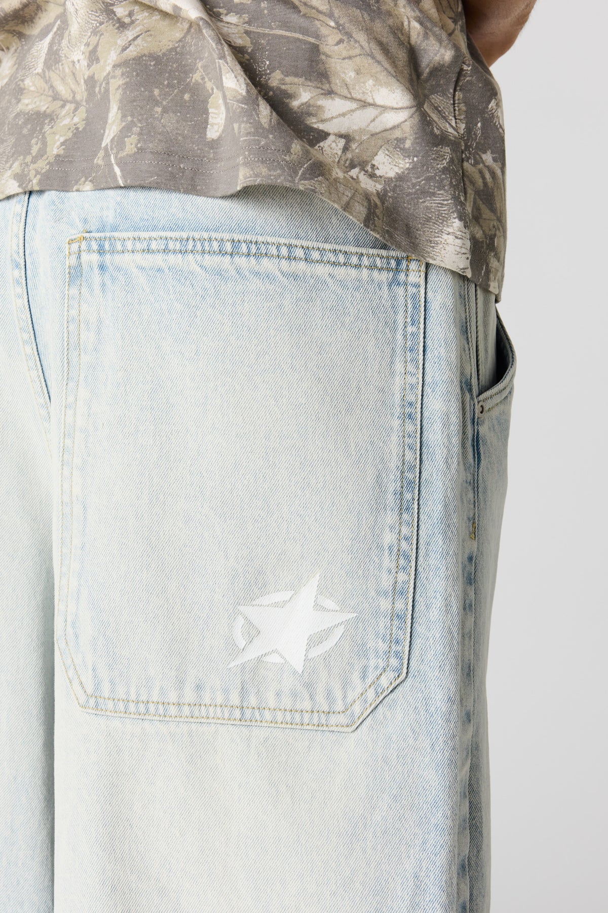Alt View 4. Mega Baggy Jean - Light Denim Blue