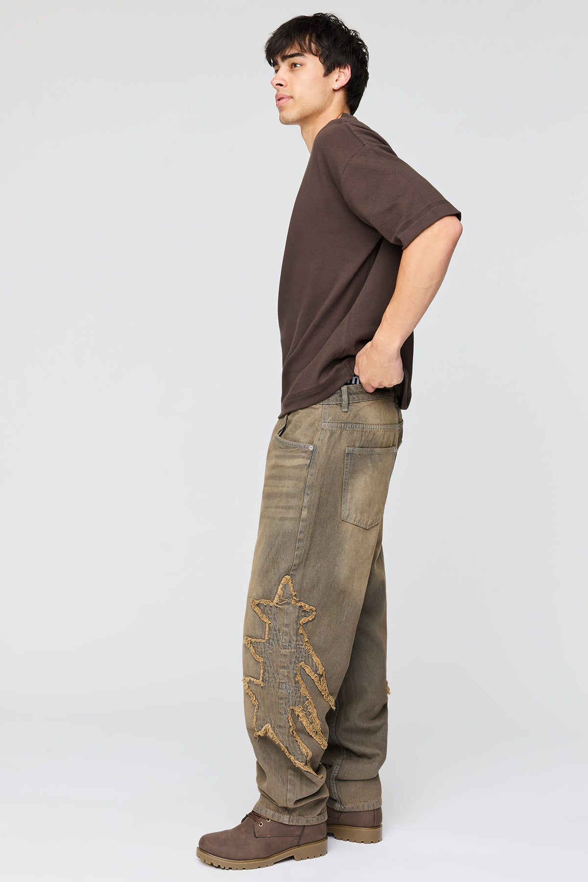 Alt View 4. Star Applique Baggy Jean - Light Brown
