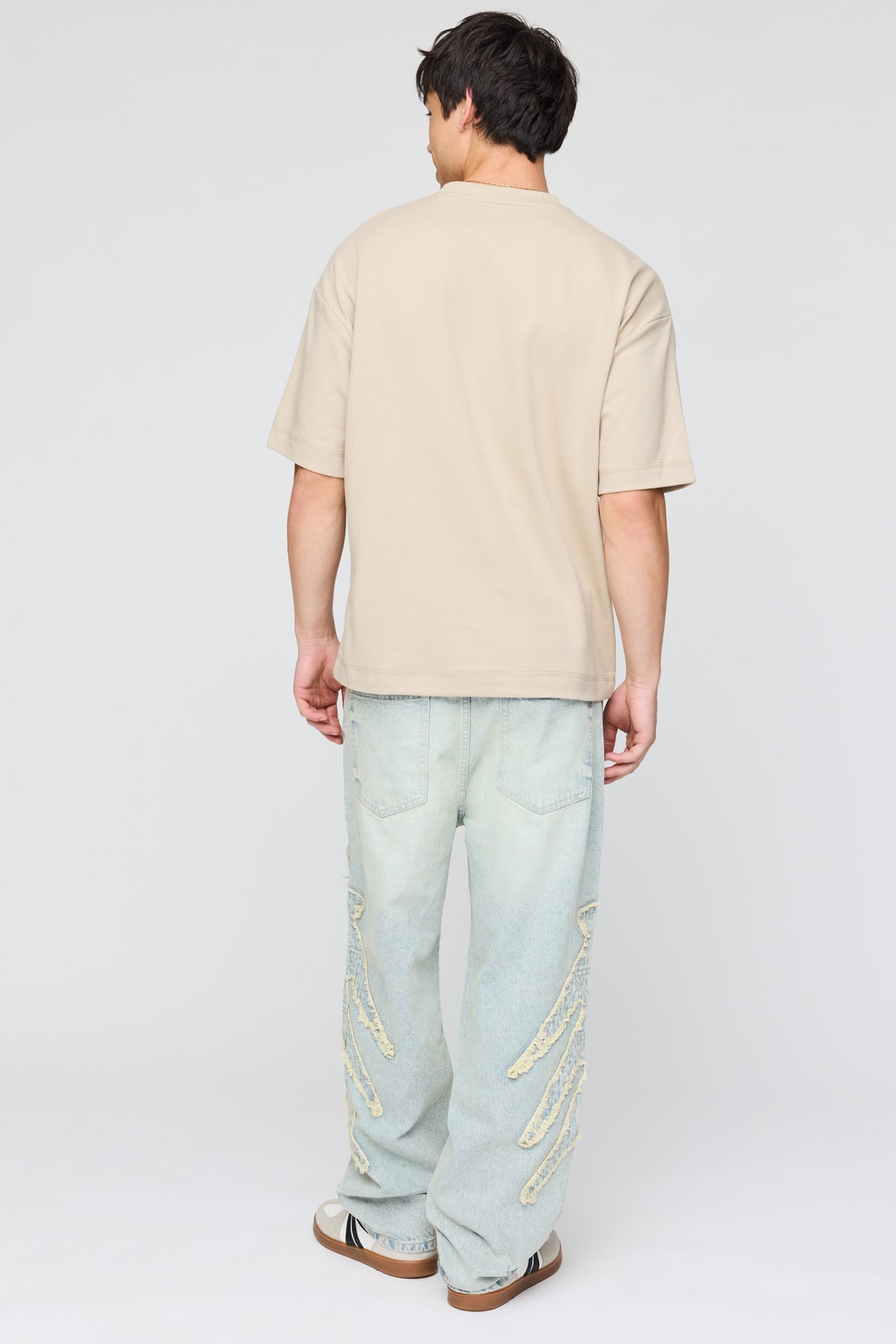 Vue alternative 3. Jean baggy avec applique Étoile