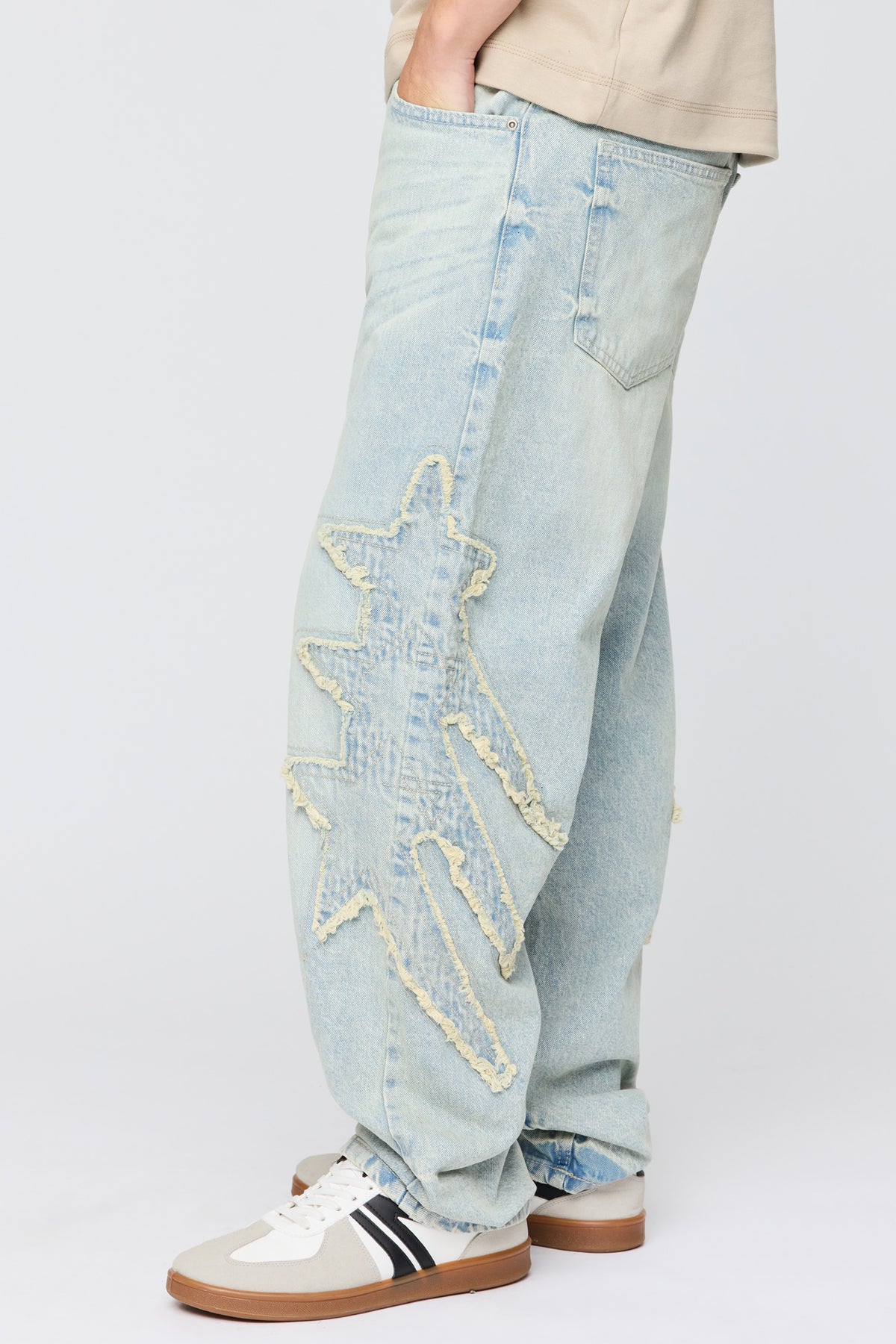 Vue alternative 4. Jean baggy avec applique Étoile