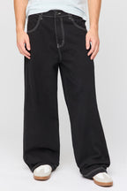Jean à jambe large avec motif brodé