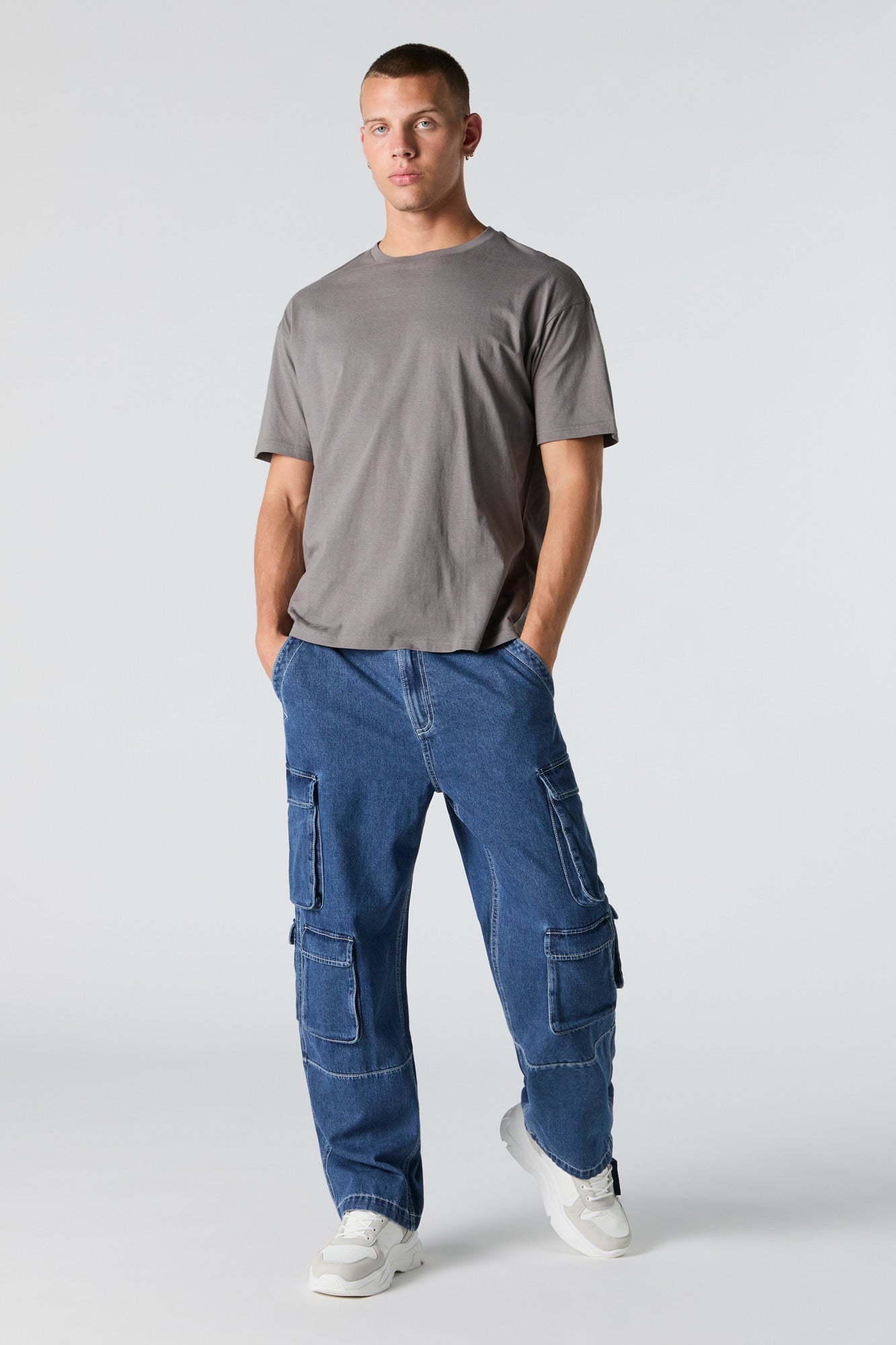 Jean cargo ample rigide avec poches multiples