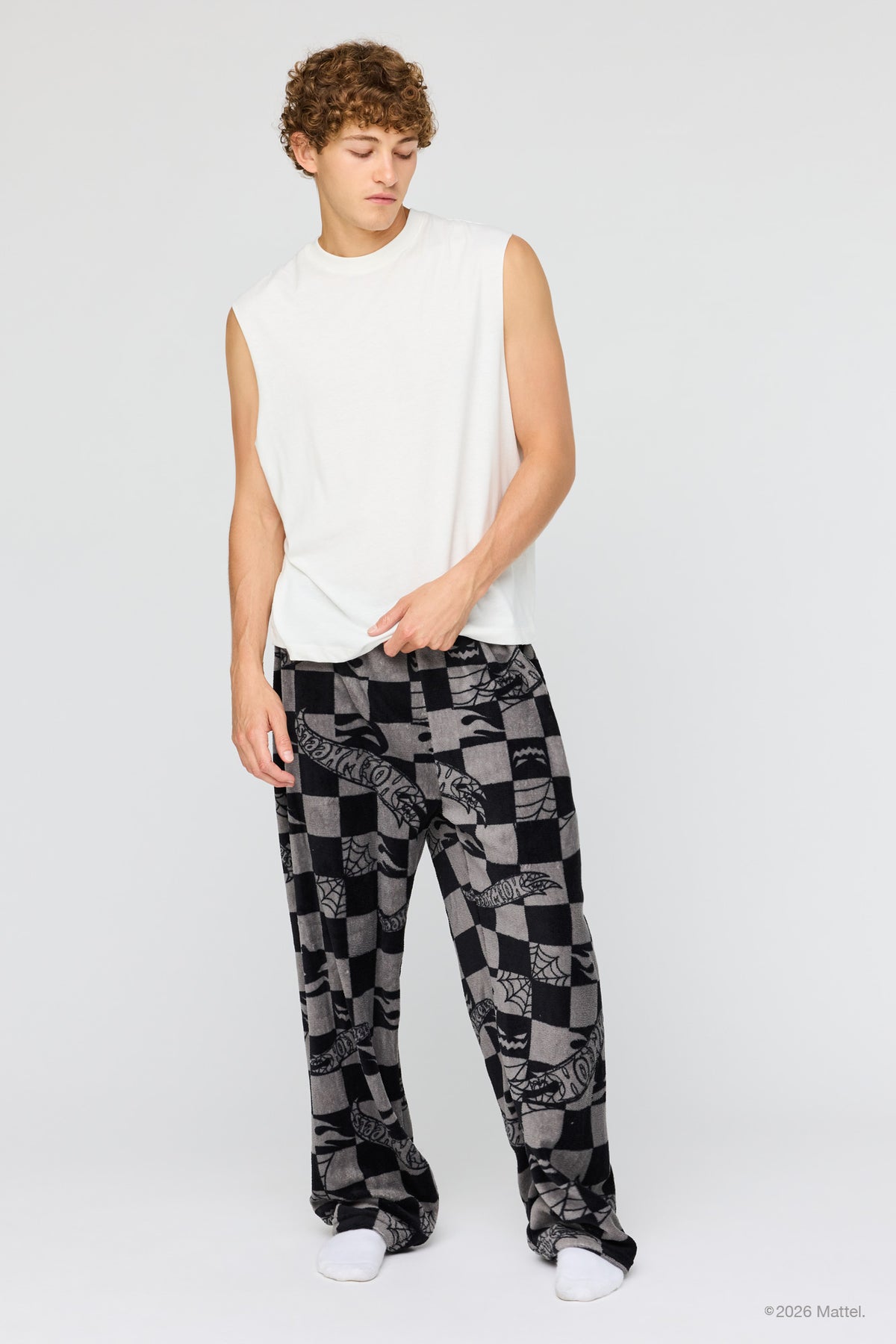 Vue alternative 2. Pantalon de pyjama en peluche à imprimé Hot Wheels™ Halloween 