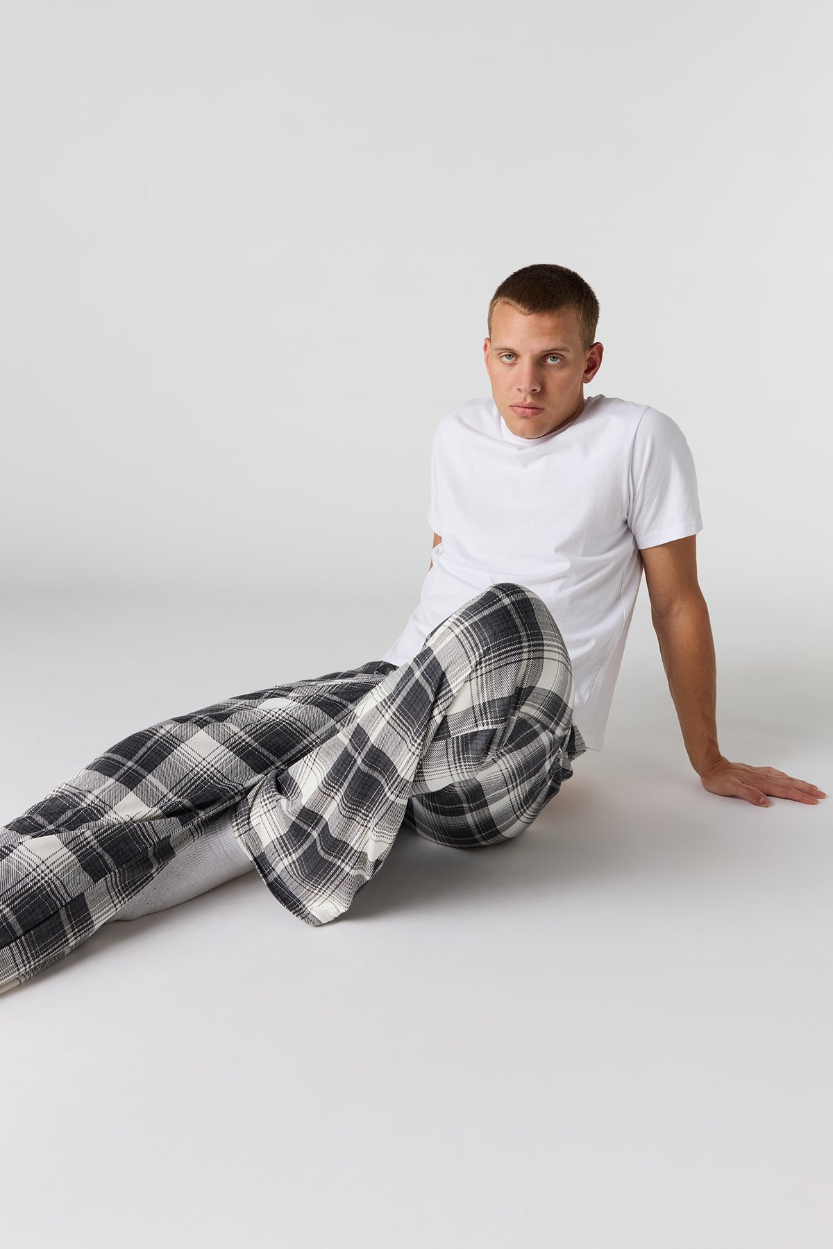 Vue alternative 4. Pantalon de pyjama à carreaux