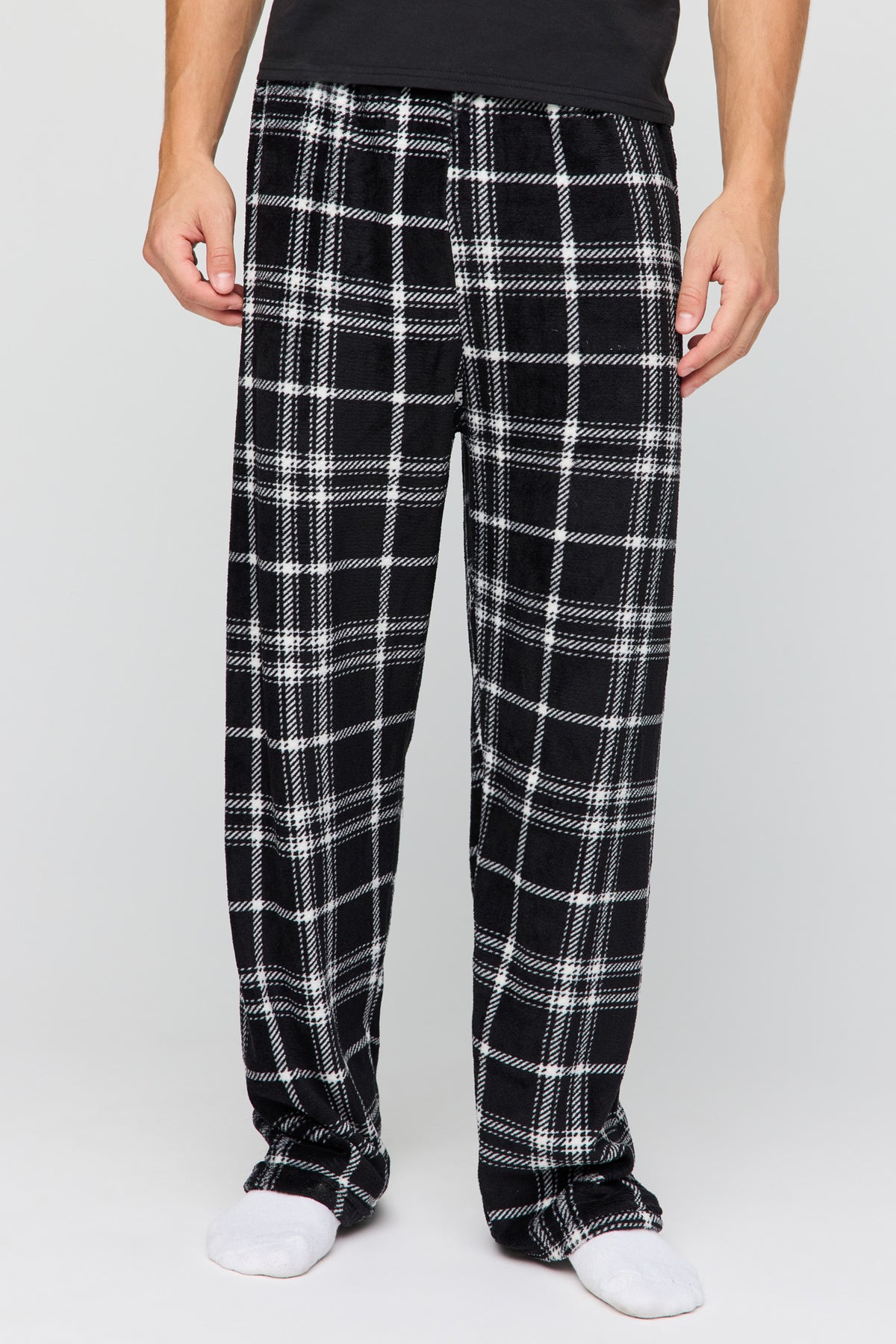 Vue alternative 3. Ensemble pyjama avec t-shirt imprimé et pantalon en peluche à carreaux