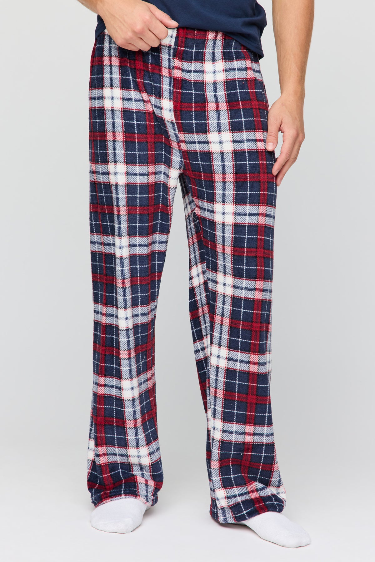 Vue alternative 3. Ensemble pyjama avec t-shirt imprimé et pantalon en peluche à carreaux