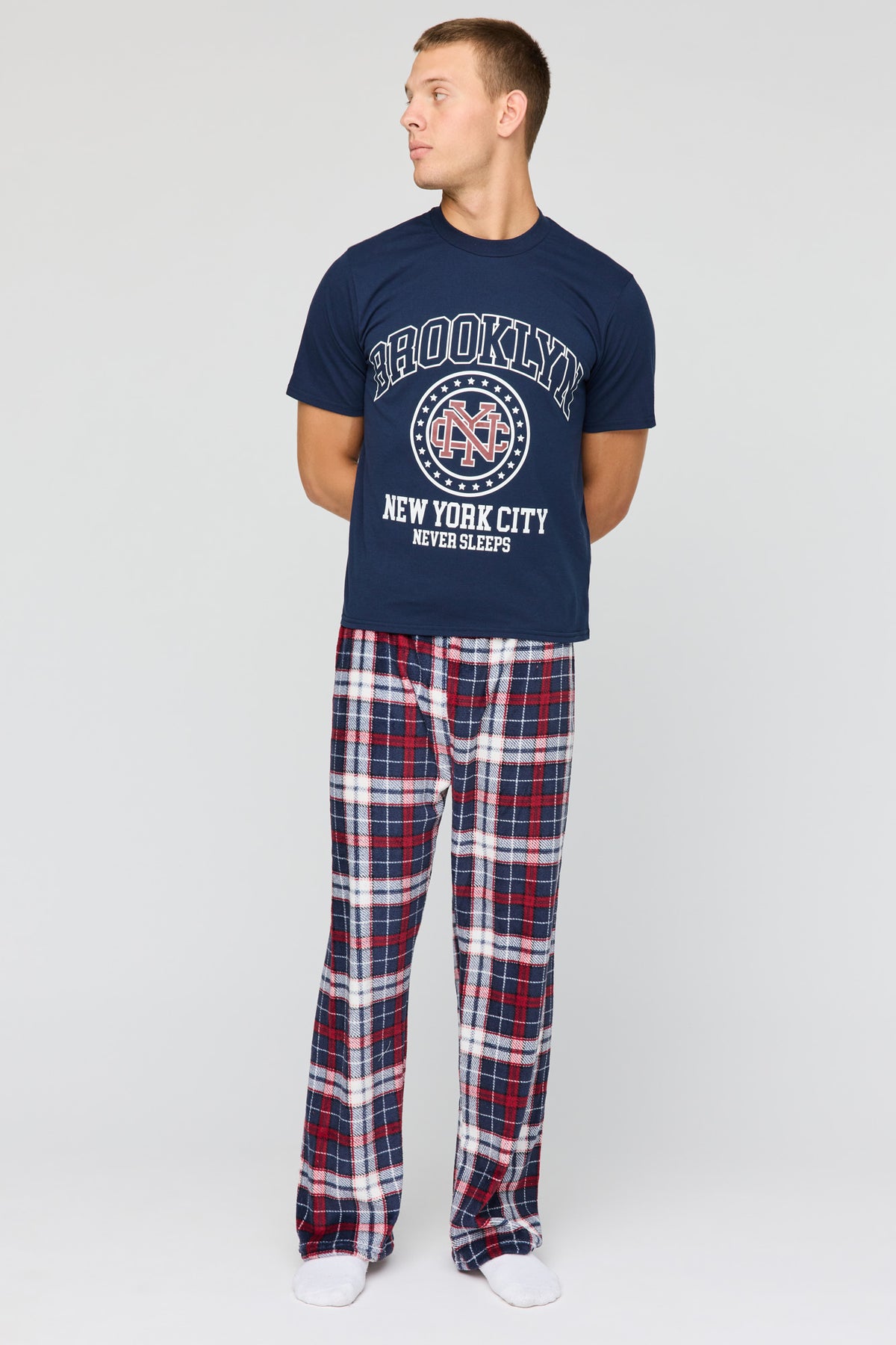Ensemble pyjama avec t-shirt imprimé et pantalon en peluche à carreaux