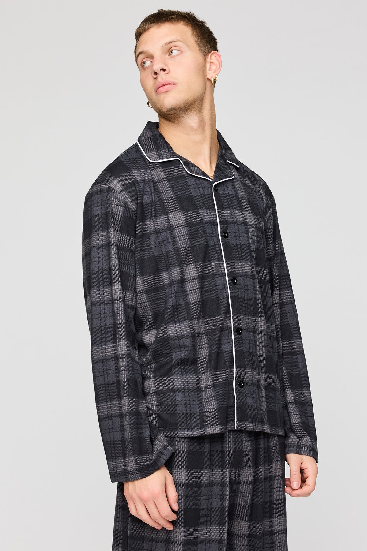 Alt View 2. Plaid Polar Fleece Pajama Gift Set - Black
