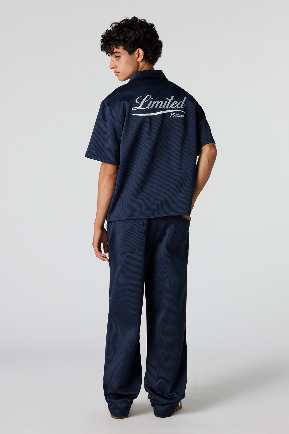 Vue alternative 3. Pantalon d'entraînement texturé avec motif brodé
