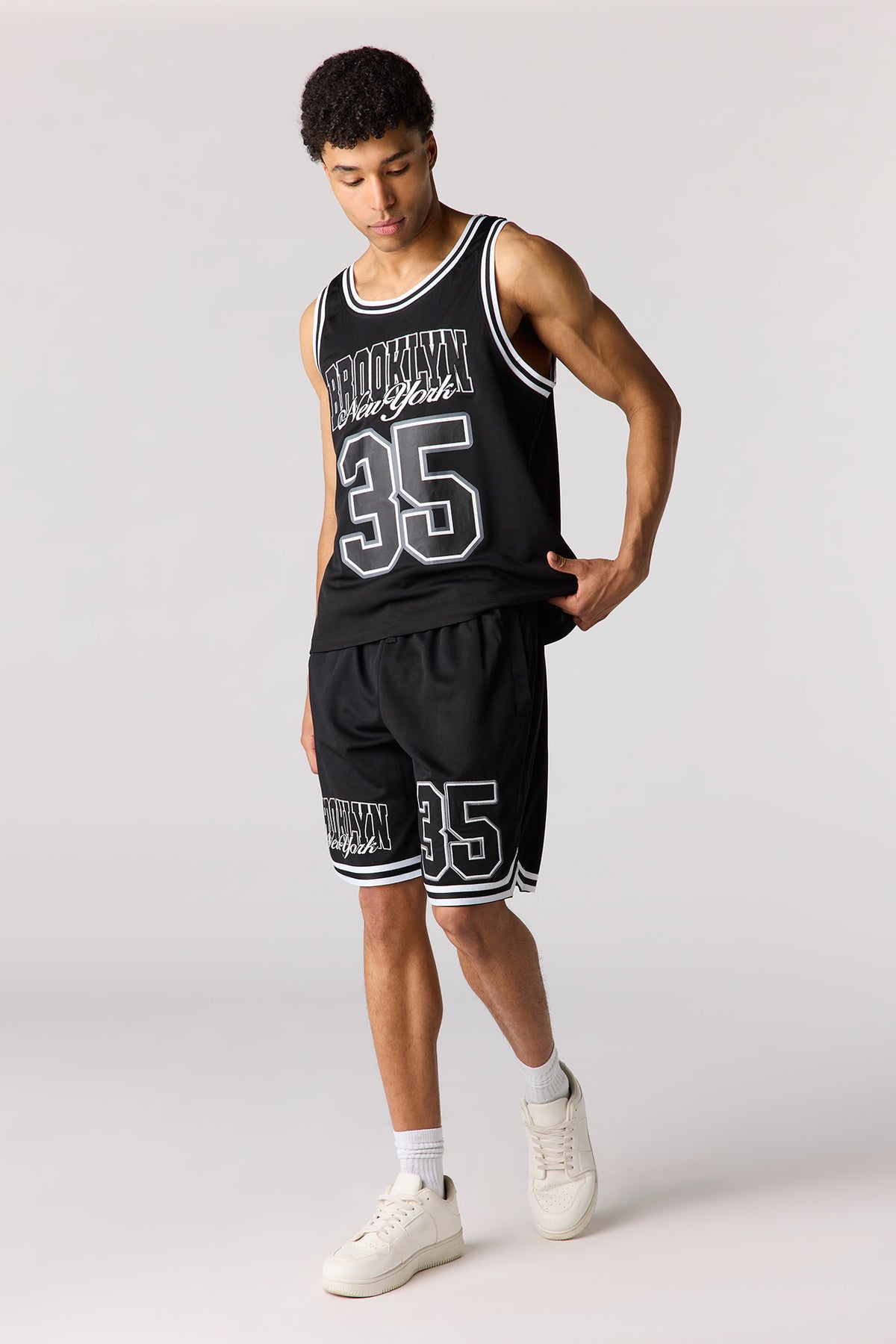 Alt View 2. Graphic Mesh Short - Black