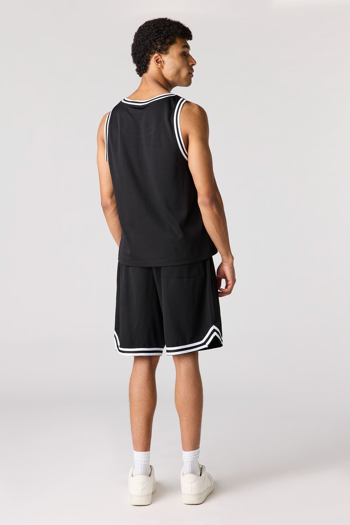 Alt View 3. Graphic Mesh Short - Black