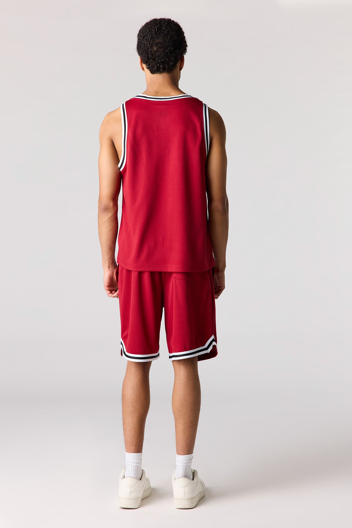 Vue alternative 3. Short en filet imprimé