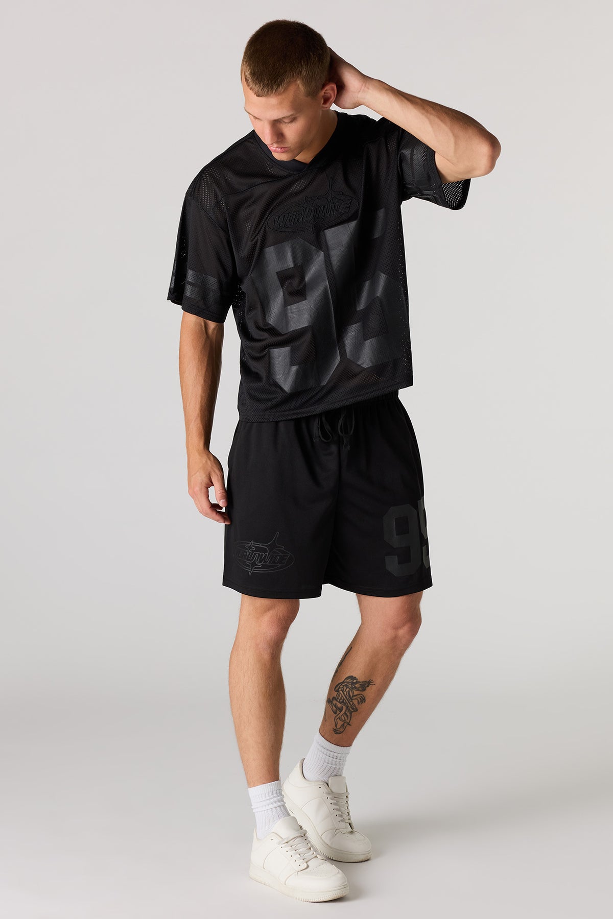 Vue alternative 2. Short en filet imprimé