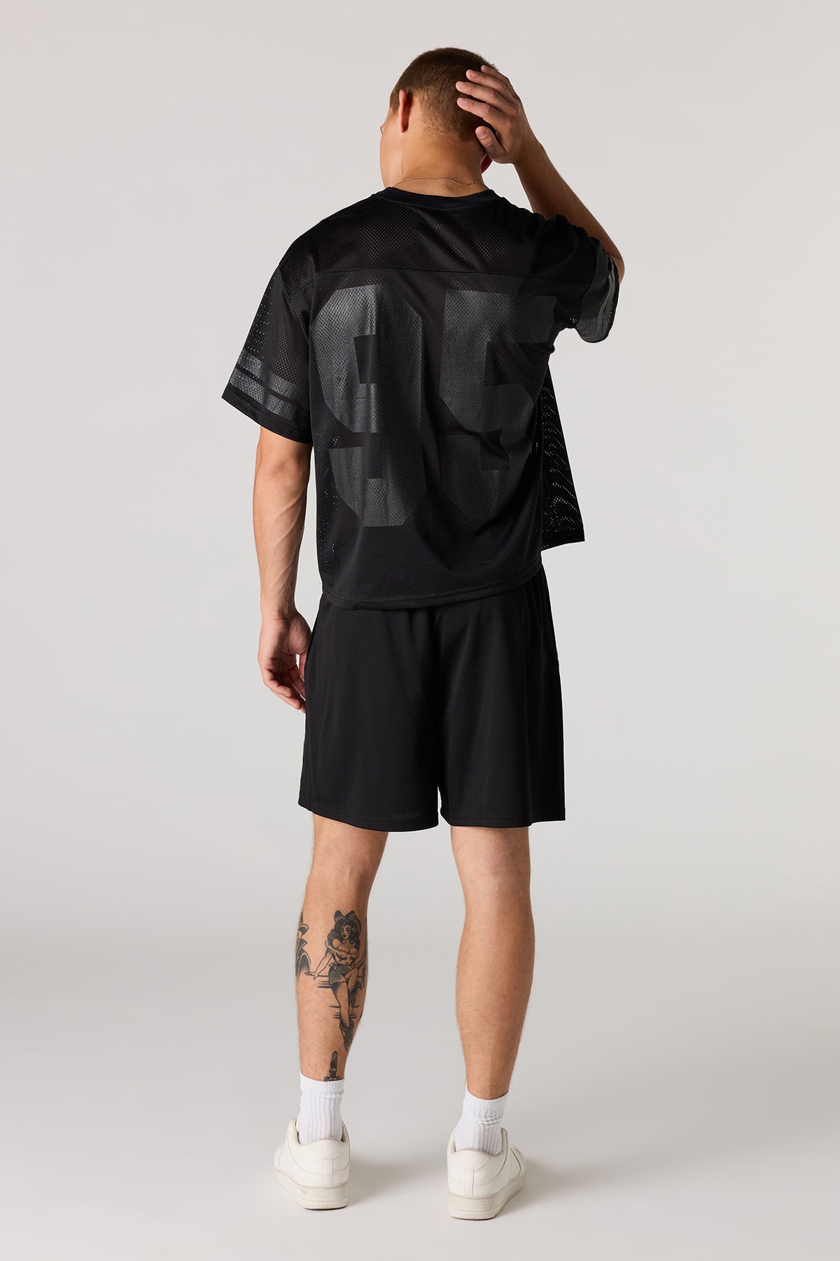 Vue alternative 3. Short en filet imprimé