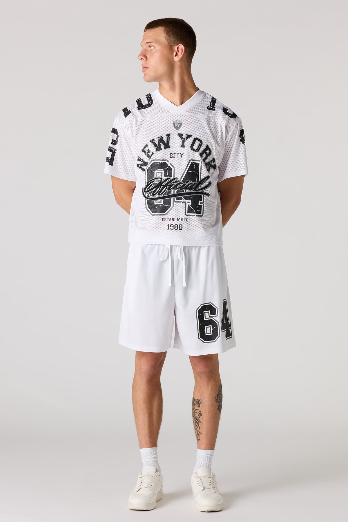 Vue alternative 2. Short en filet imprimé