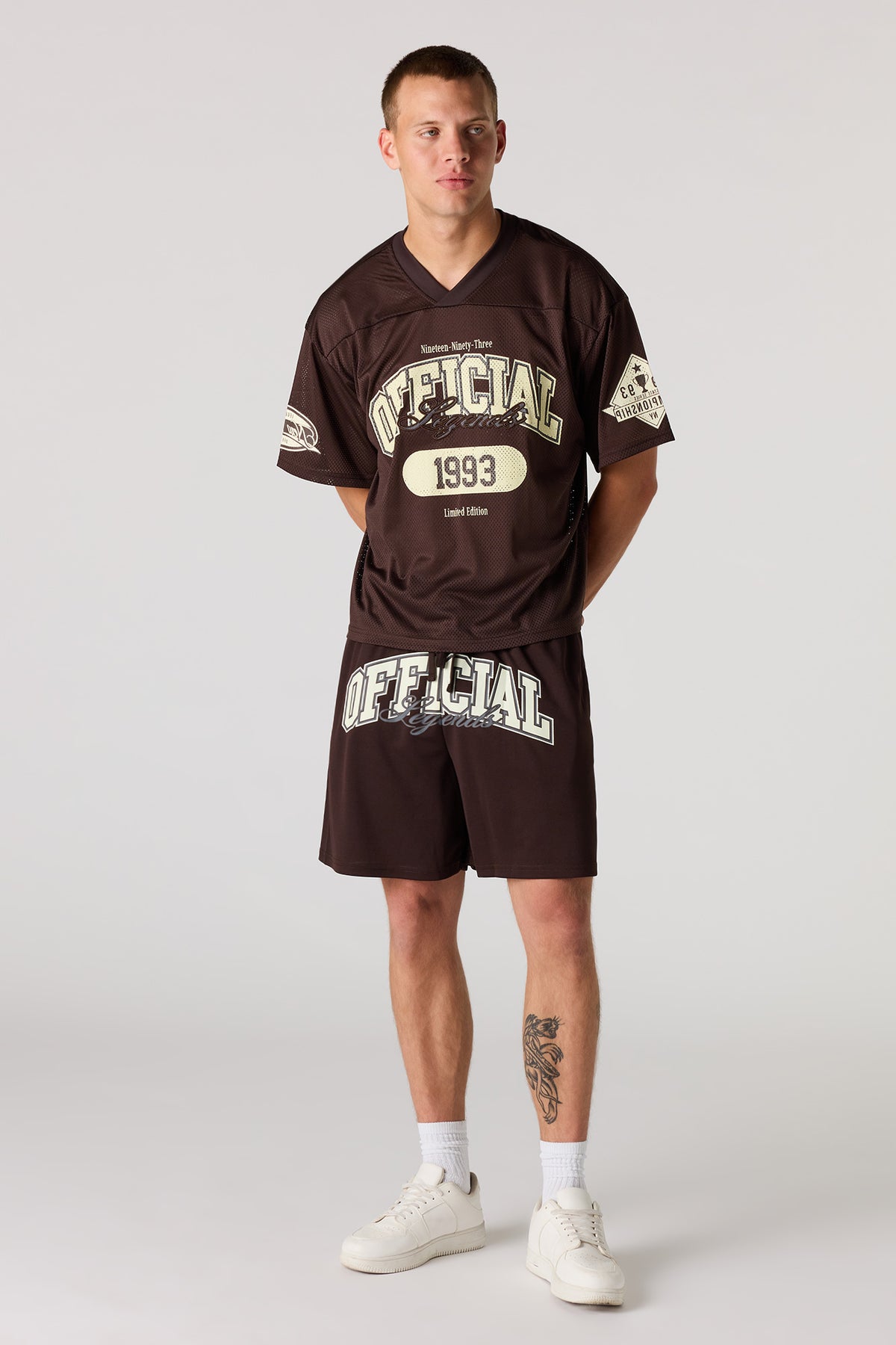 Vue alternative 2. Short en filet imprimé