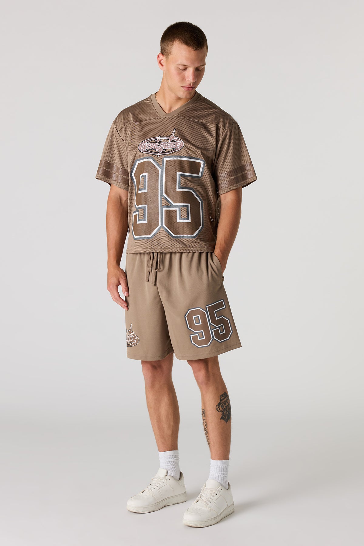 Vue alternative 2. Short en filet imprimé