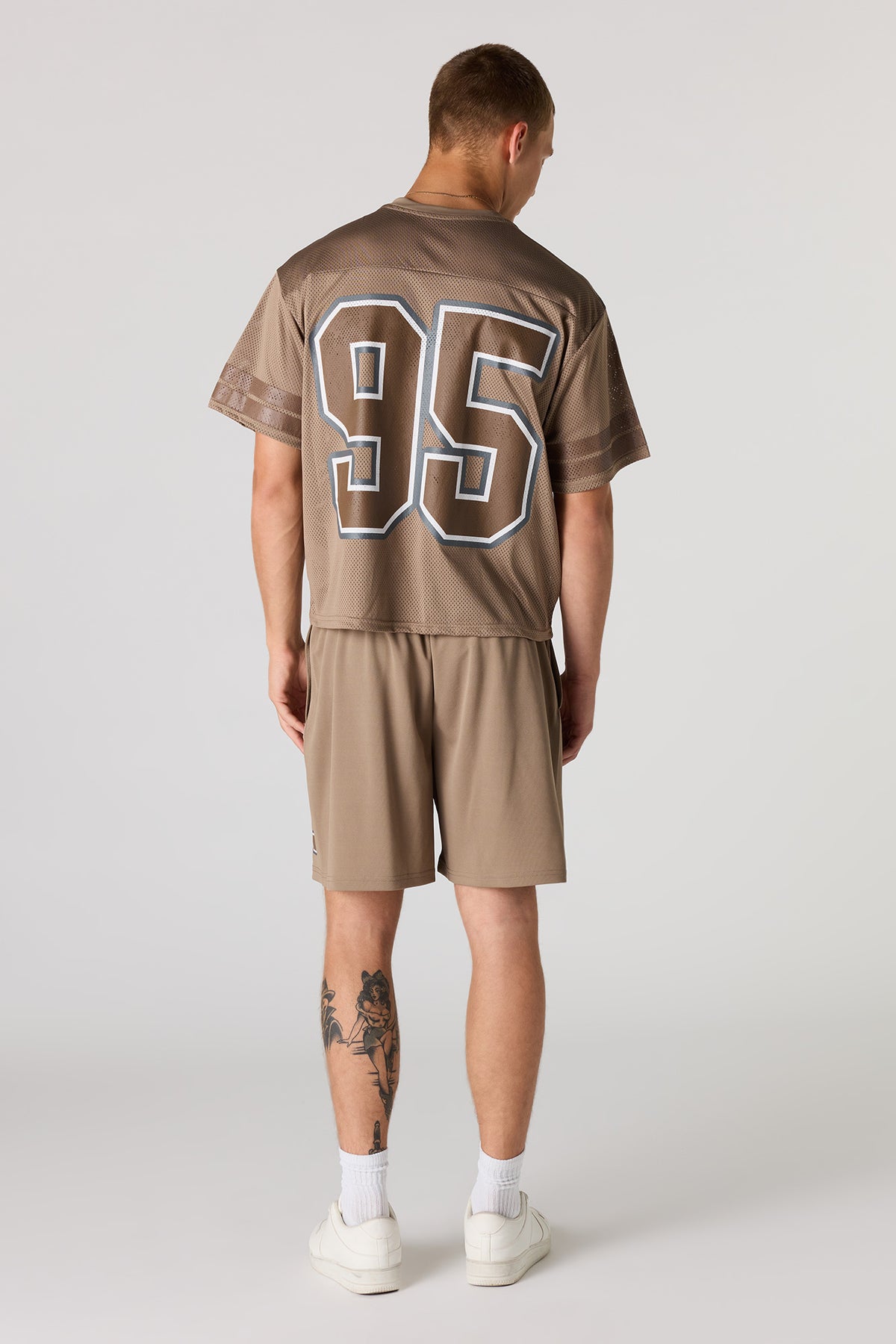 Vue alternative 3. Short en filet imprimé