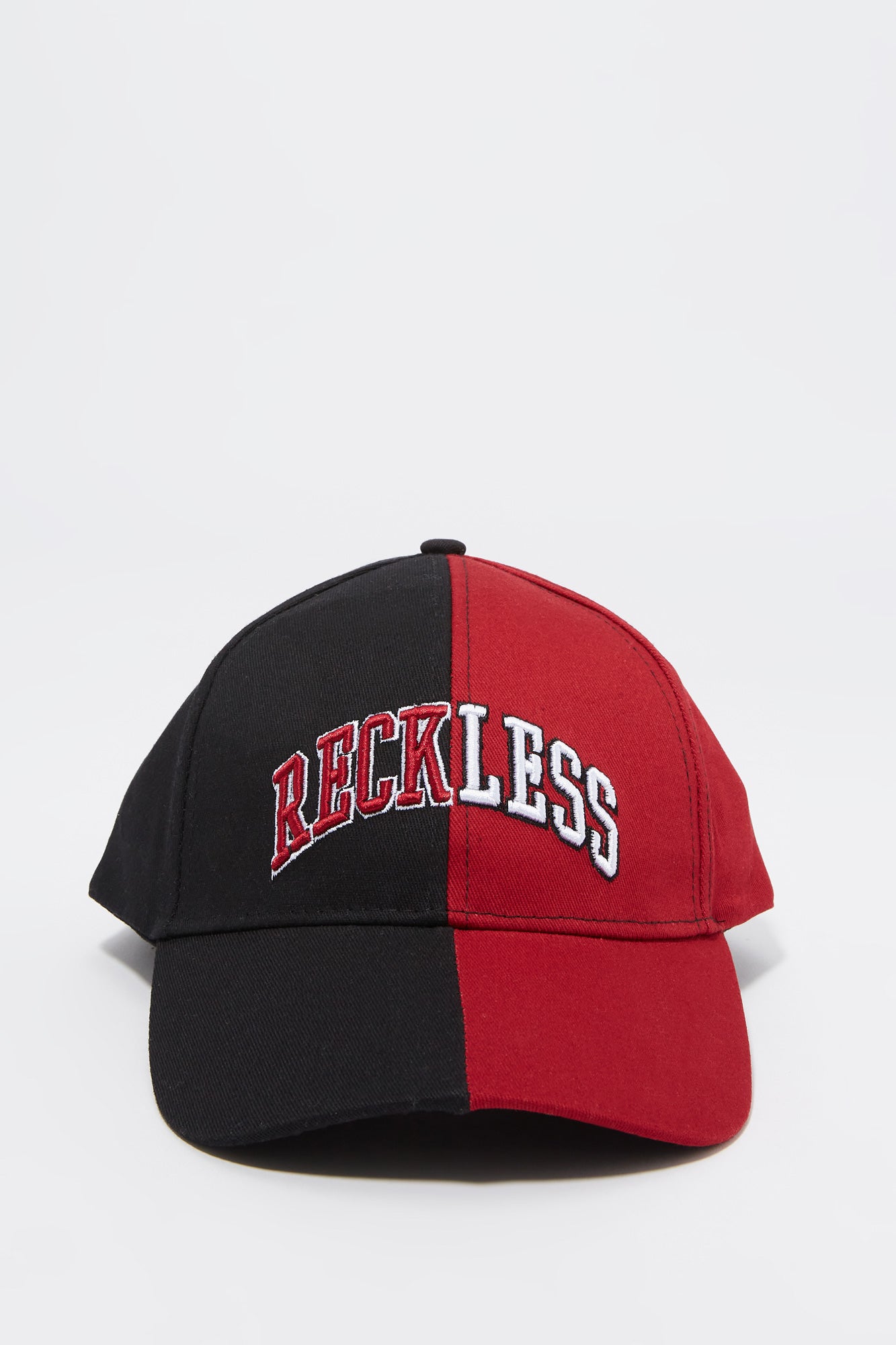 Casquette de baseball avec blocs de couleurs et motif brodé Reckless