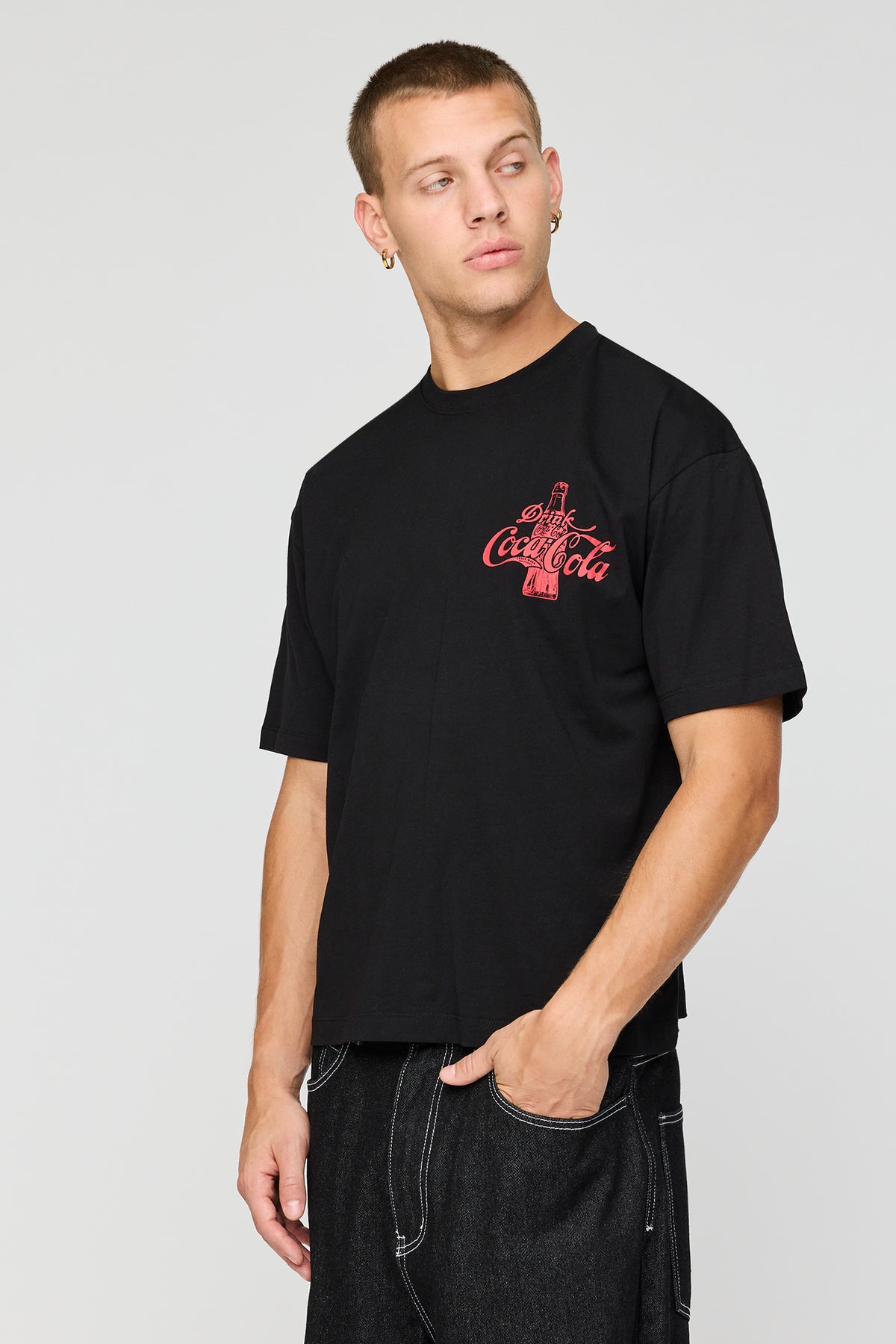 Vue alternative 2. T-shirt carré à imprimé Coca-Cola 