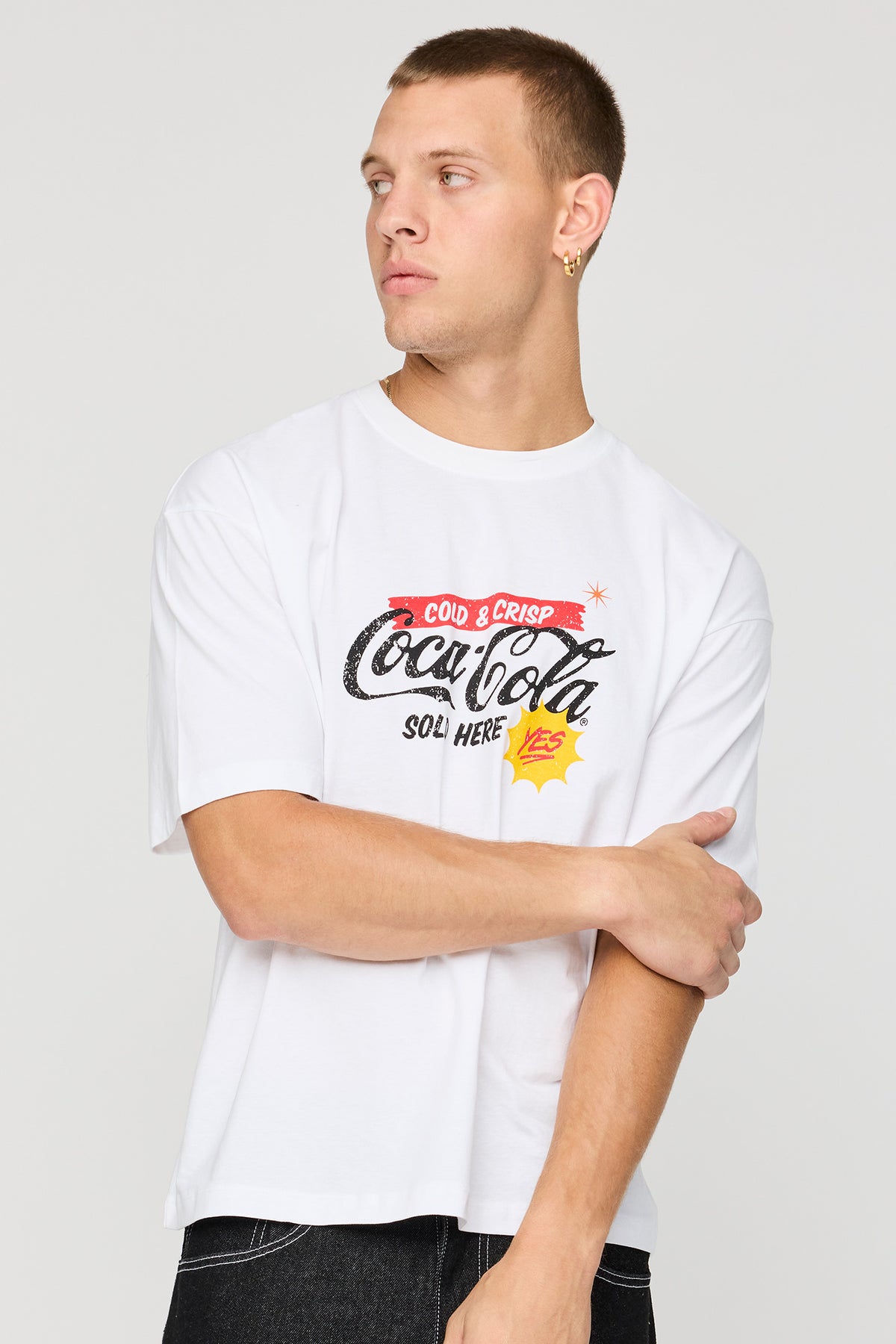 Vue alternative 2. T-shirt carré à imprimé Coca-Cola 