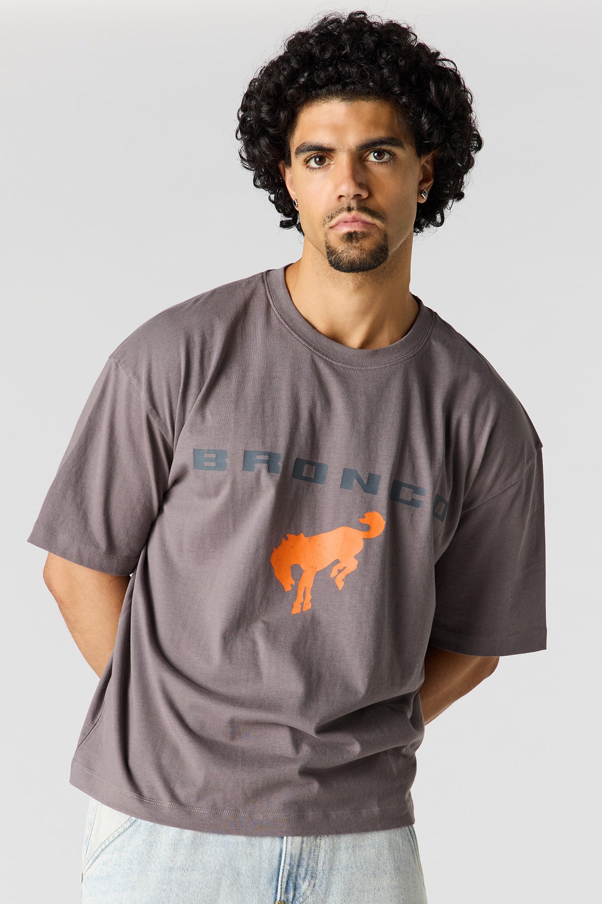 Vue alternative 2. T-shirt carré à imprimé Ford 