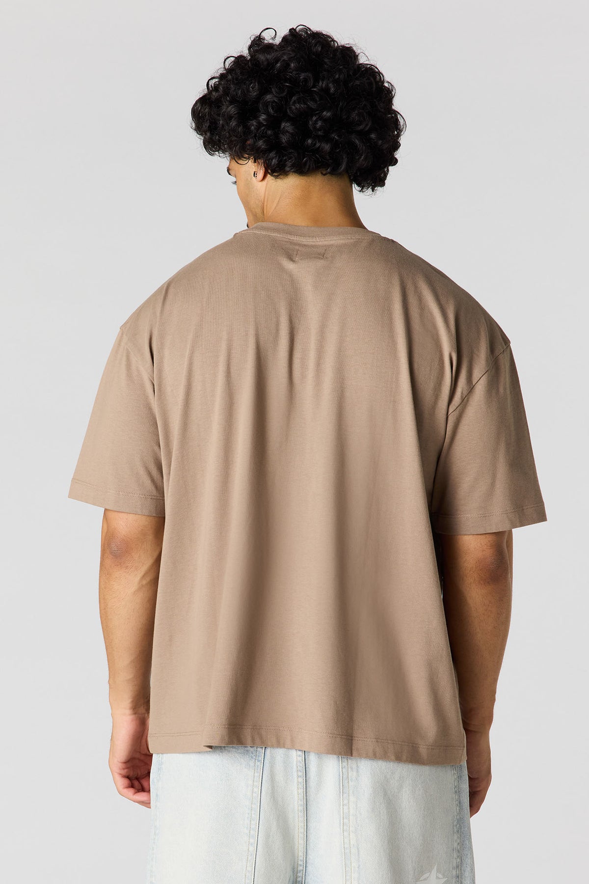 Vue alternative 2. T-shirt carré à imprimé Ford 