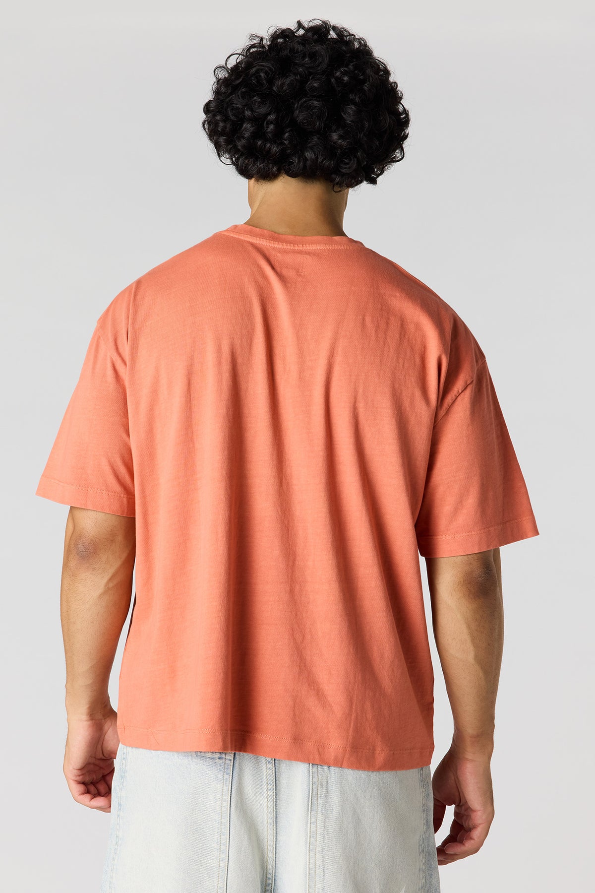 Vue alternative 2. T-shirt carré à imprimé Ford 