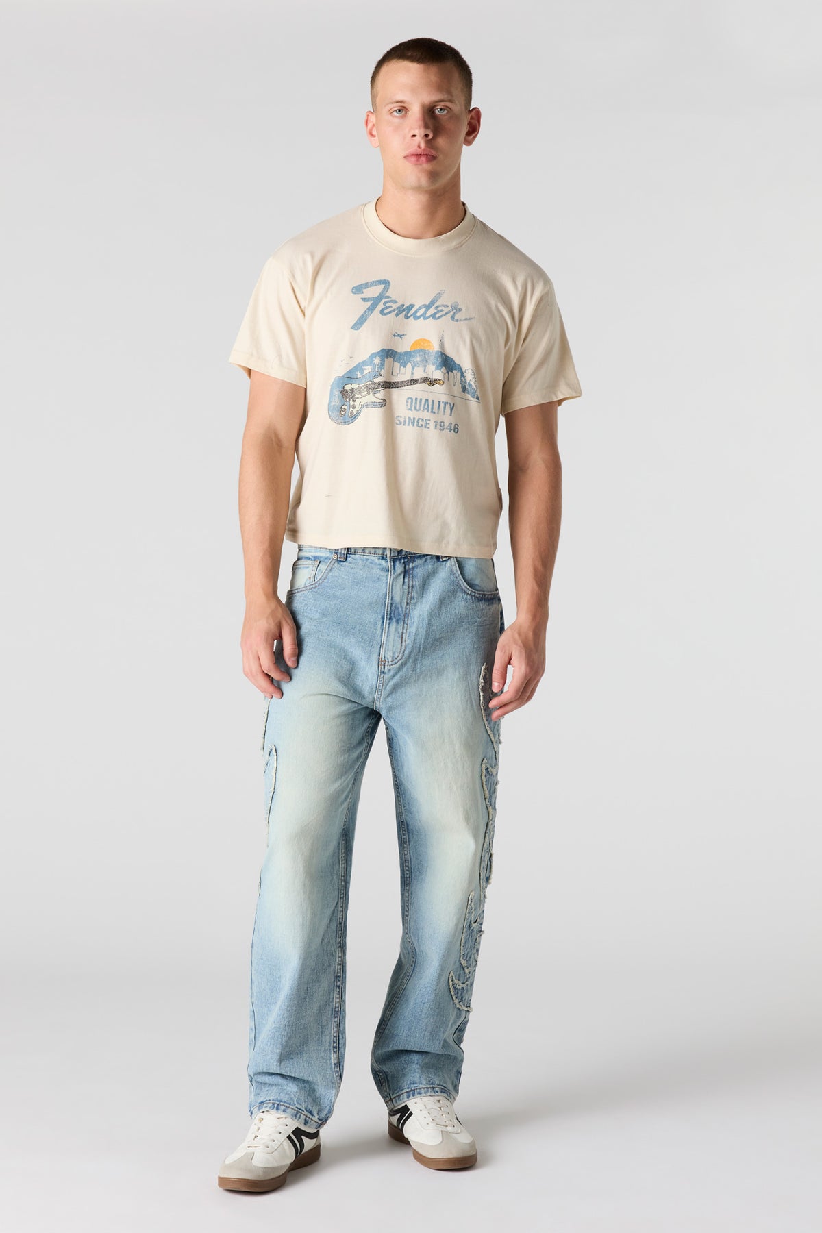 Vue alternative 3. T-shirt carré à imprimé Fender
