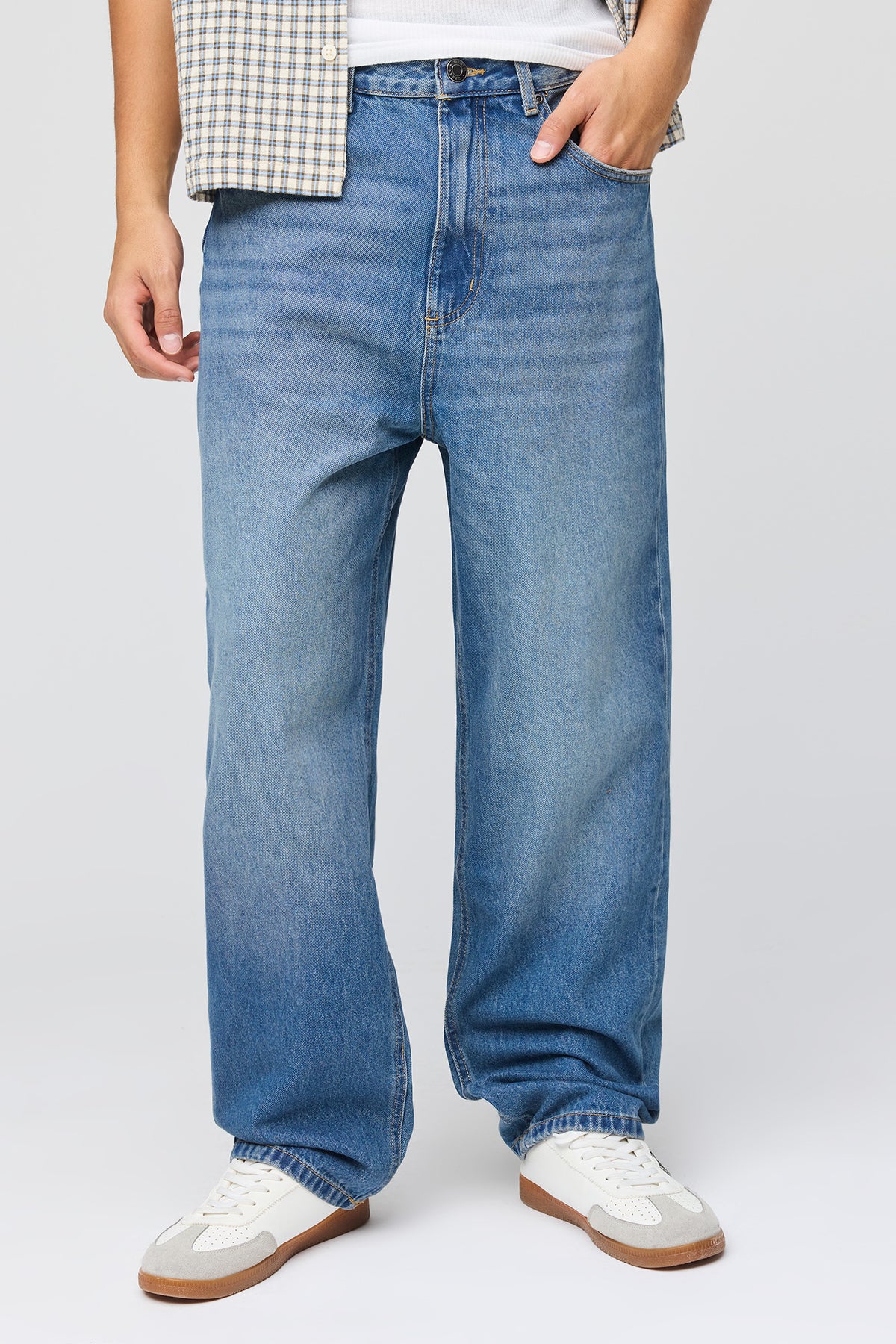 Alt View 2. Baggy Washed Medium Jean - Navy Blue