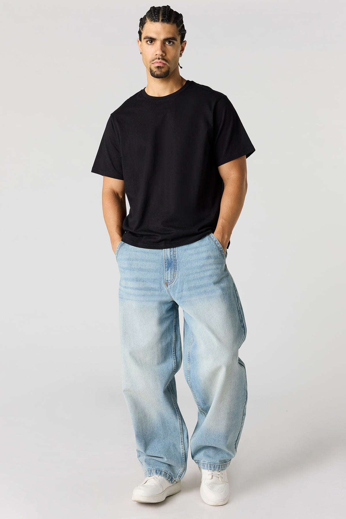 Vue alternative 2. Jean baggy délavé pâle