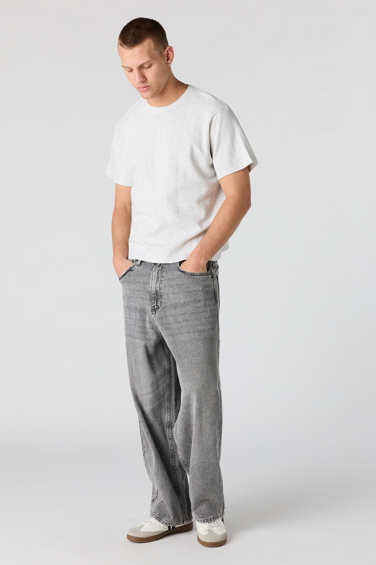 Alt View 3. Textured T-Shirt - Heather Grey