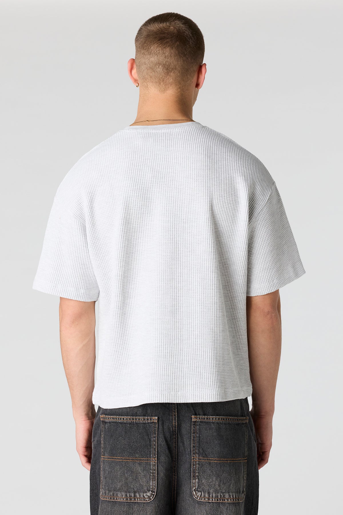 Vue alternative 2. T-shirt carré texturé