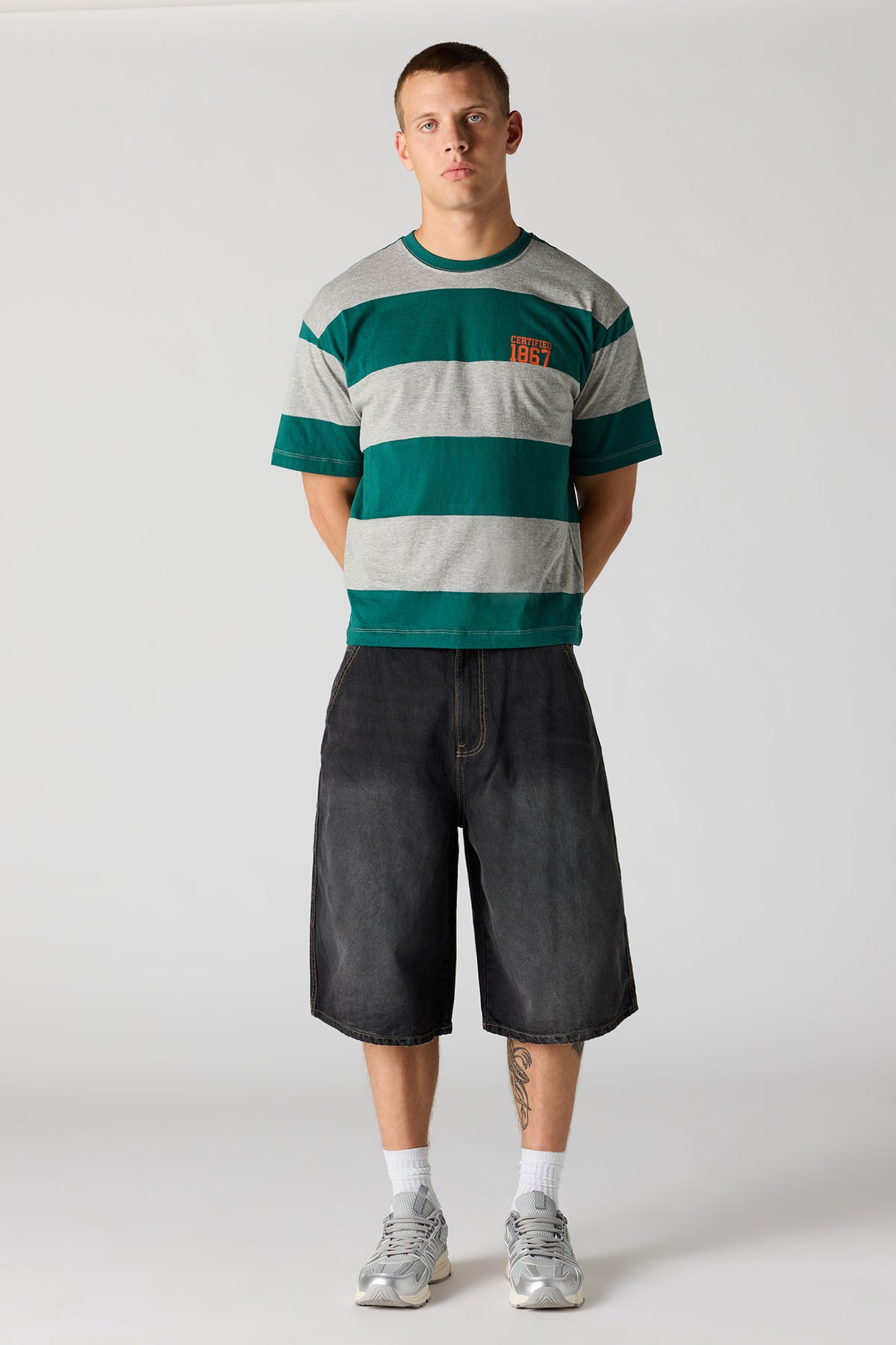 Vue alternative 3. T-shirt carré rayé
