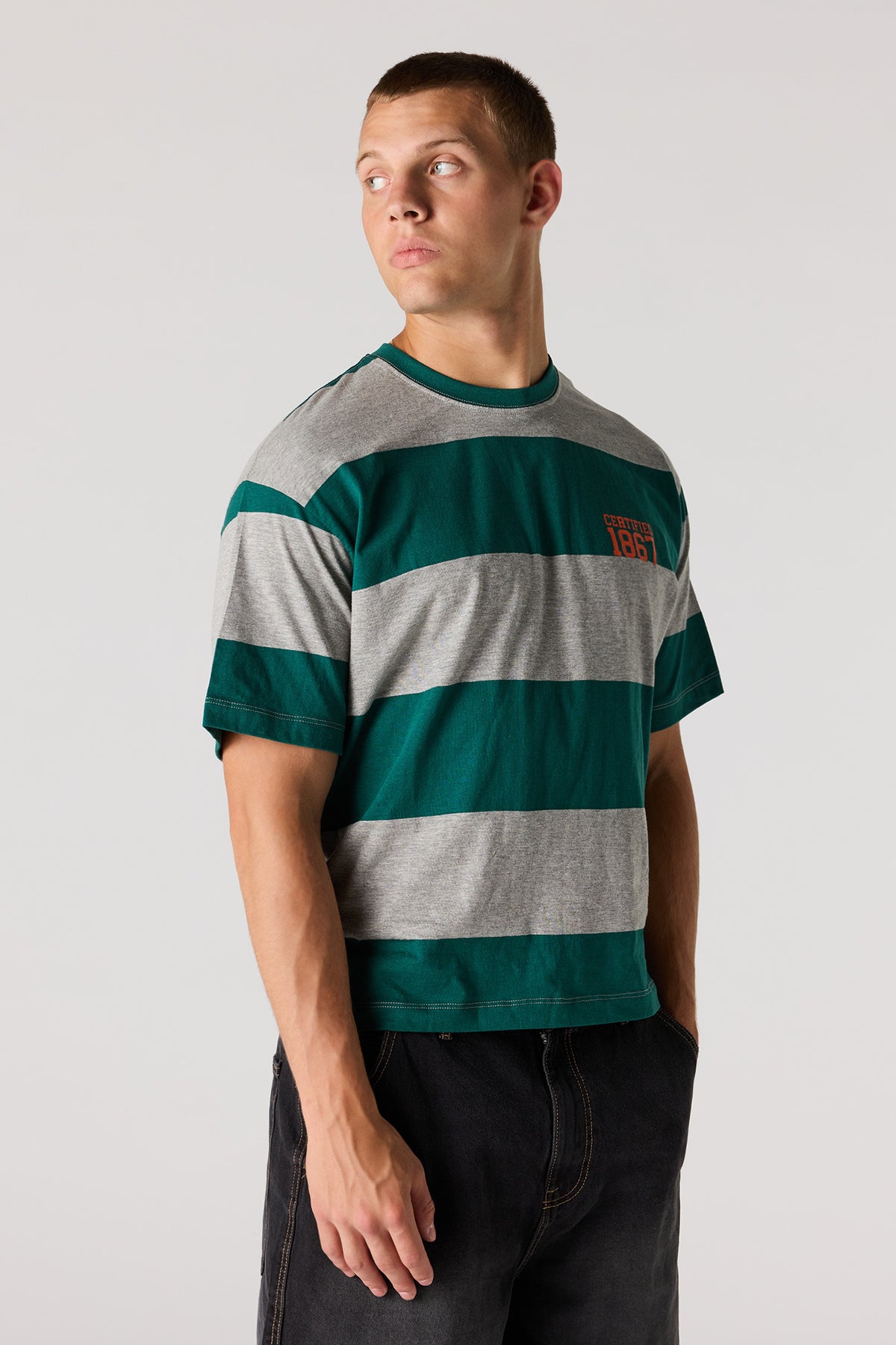 Vue alternative 2. T-shirt carré rayé