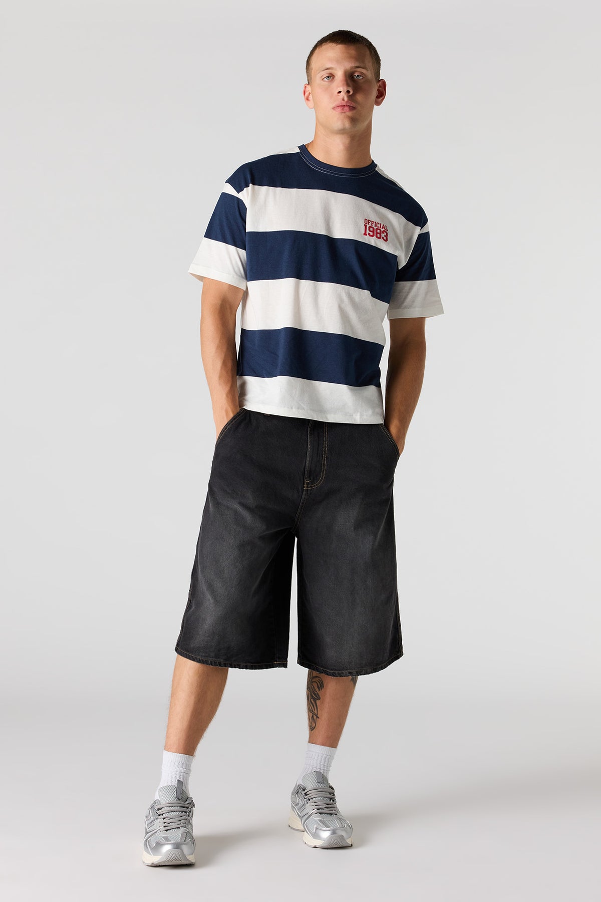 Vue alternative 3. T-shirt carré rayé