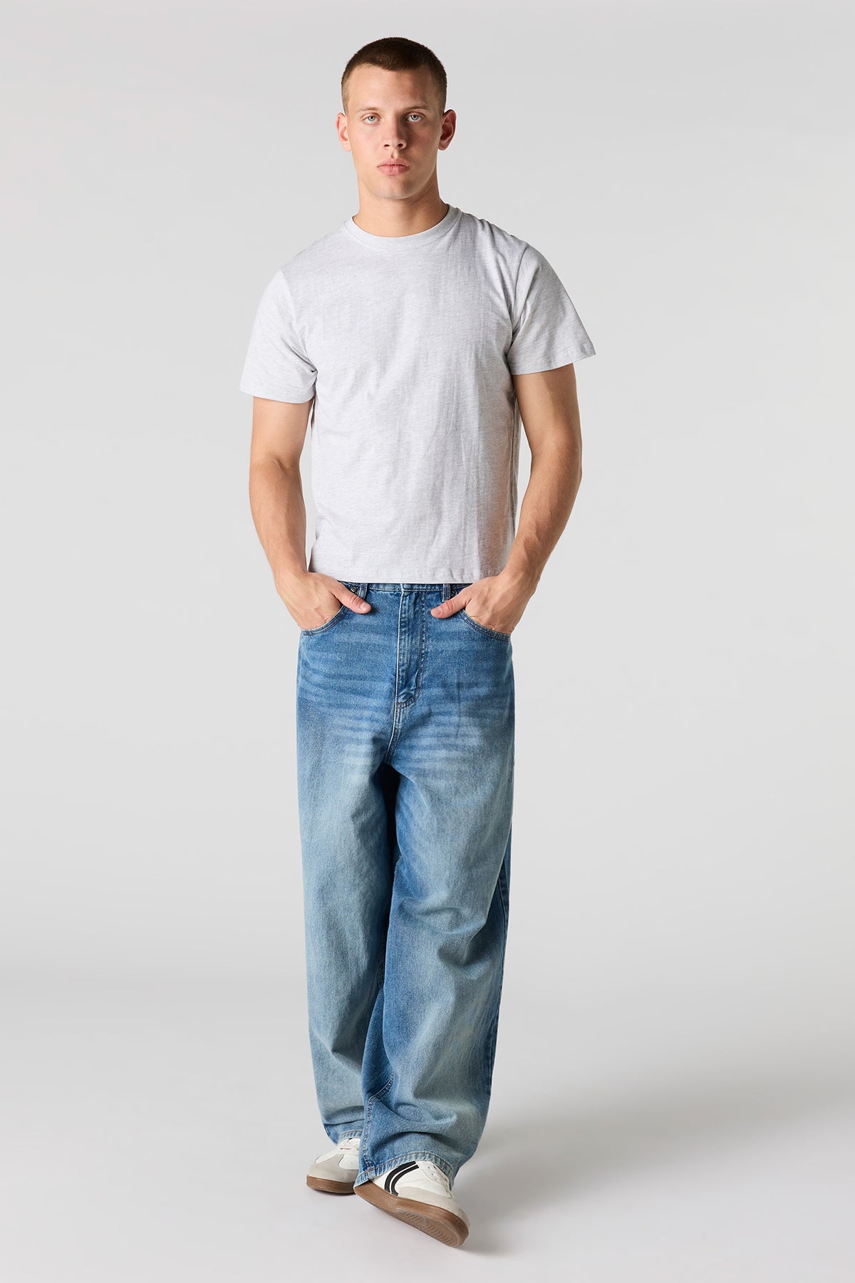 Vue alternative 3. T-shirt ras du cou