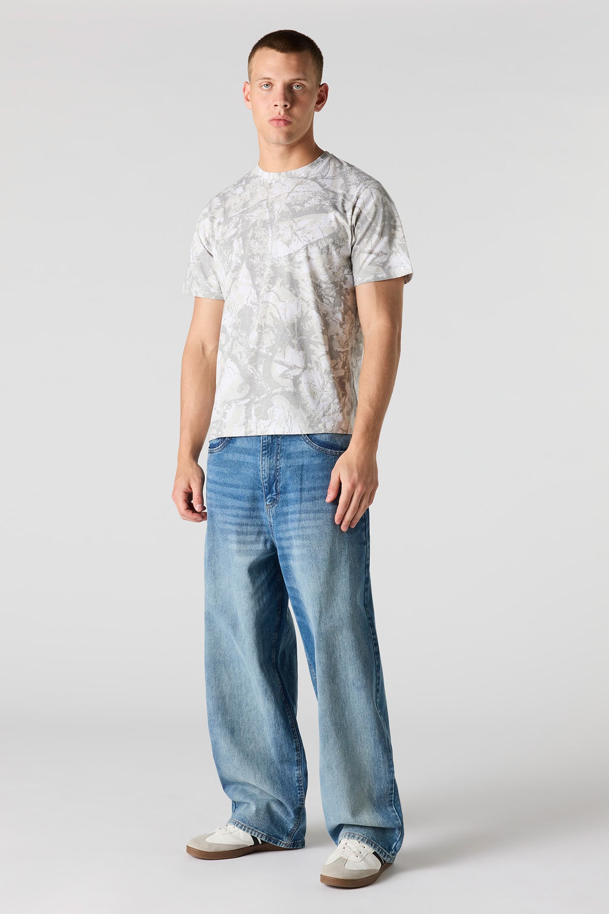 Alt View 3. Crewneck T-Shirt - Camouflage