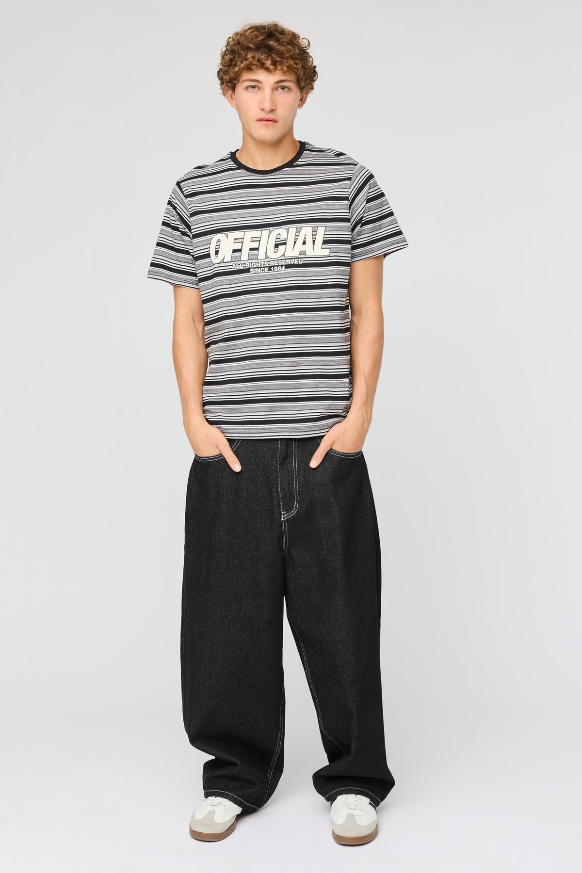 Alt View 3. Graphic Striped T-Shirt - Black