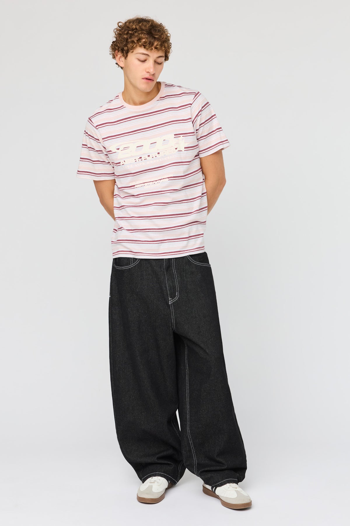 Alt View 3. Graphic Striped T-Shirt - Burgundy