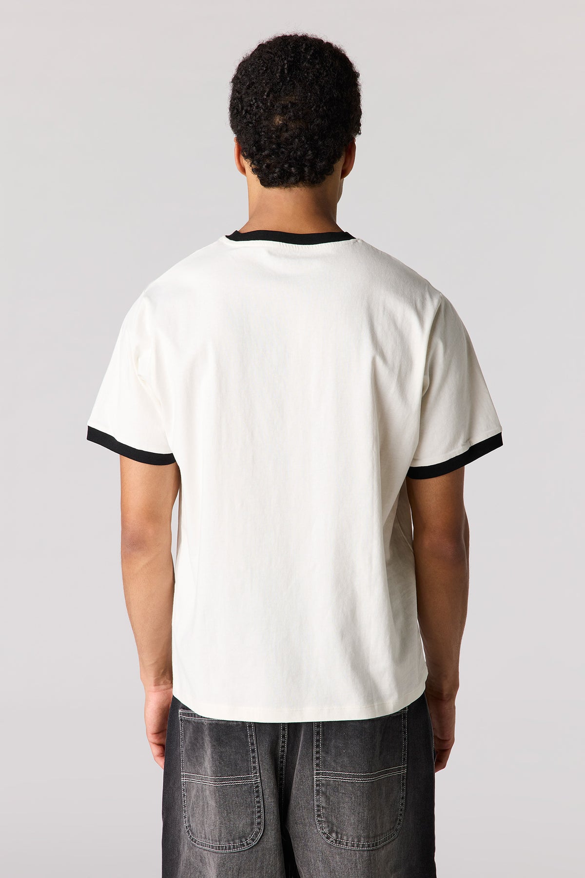 Vue alternative 2. T-shirt à liséré contrastant