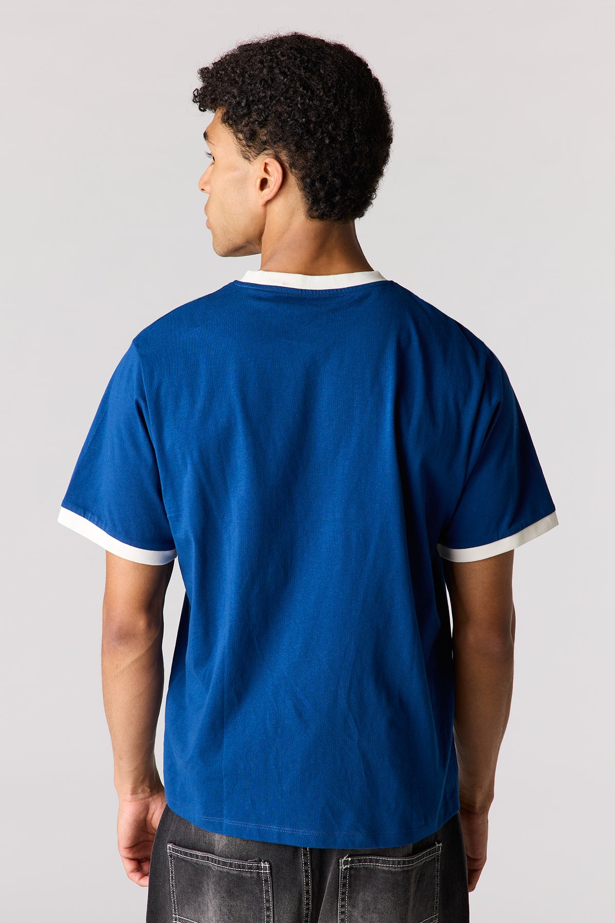 Vue alternative 2. T-shirt à liséré contrastant