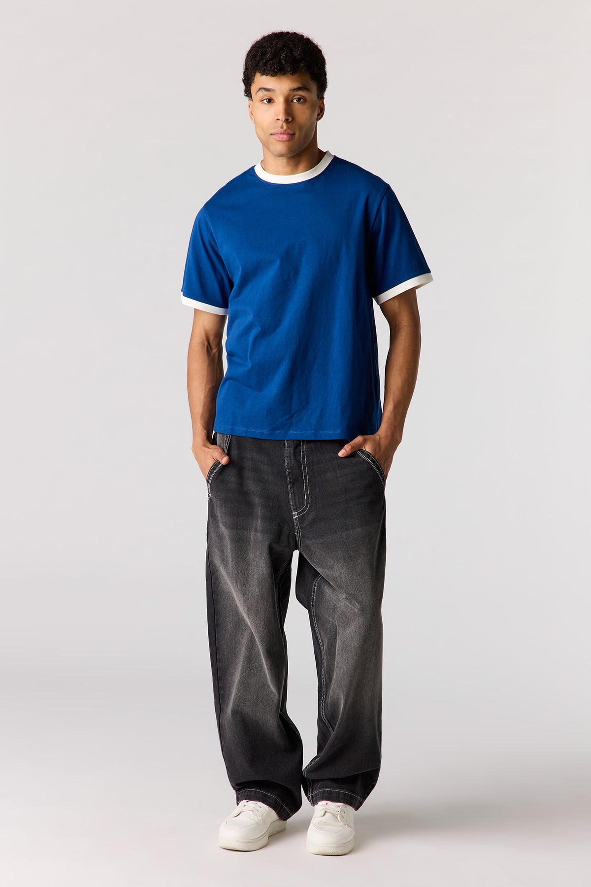 Vue alternative 3. T-shirt à liséré contrastant