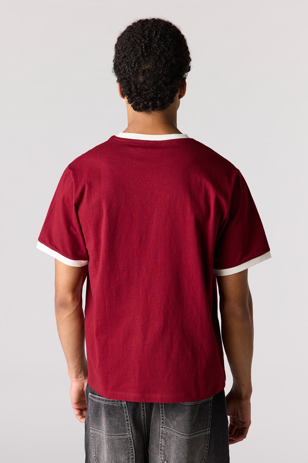 Vue alternative 2. T-shirt à liséré contrastant
