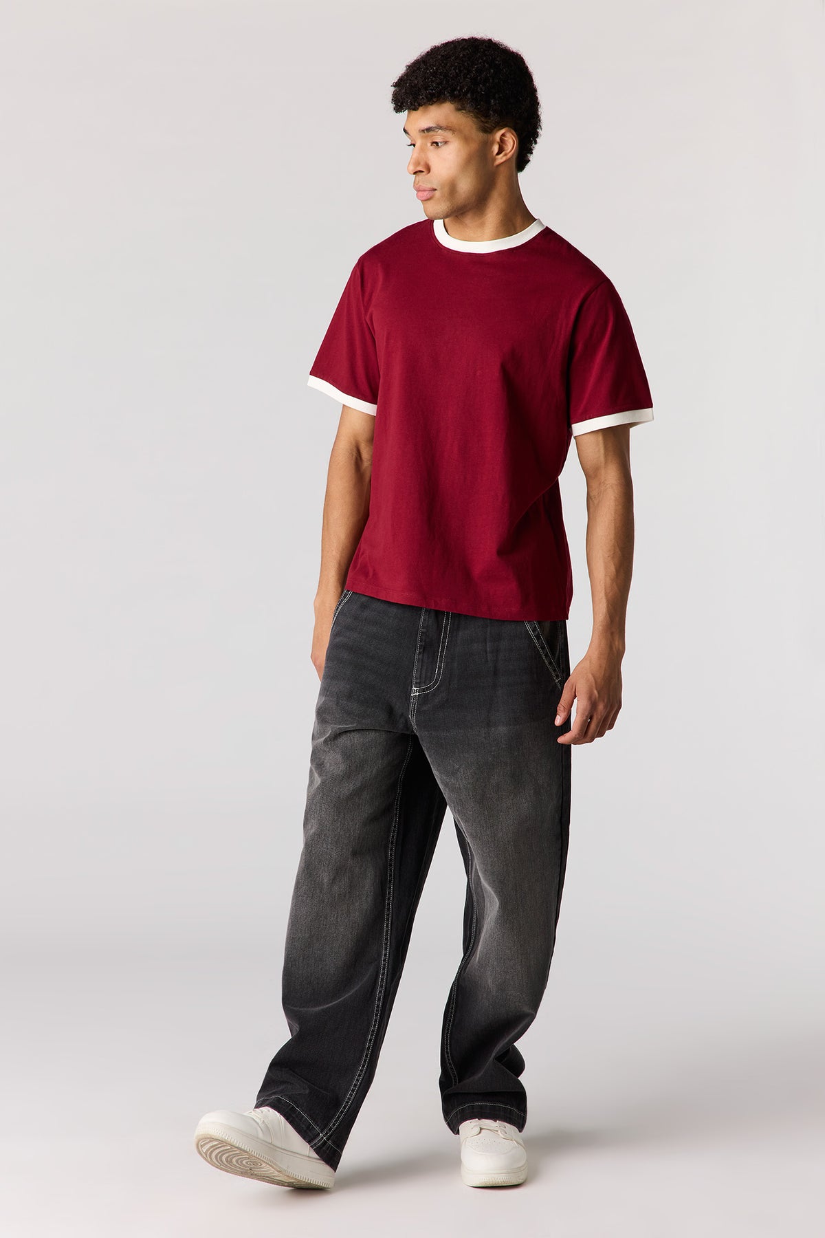 Vue alternative 3. T-shirt à liséré contrastant