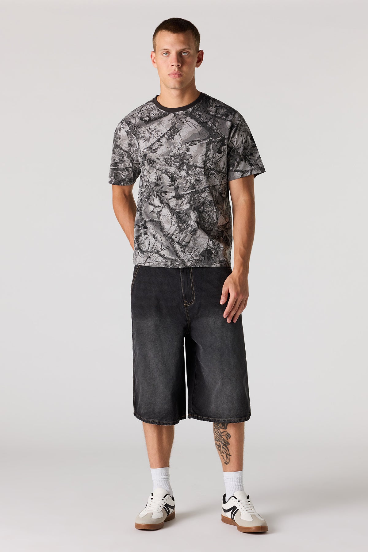 Alt View 3. Crewneck T-Shirt - Camouflage