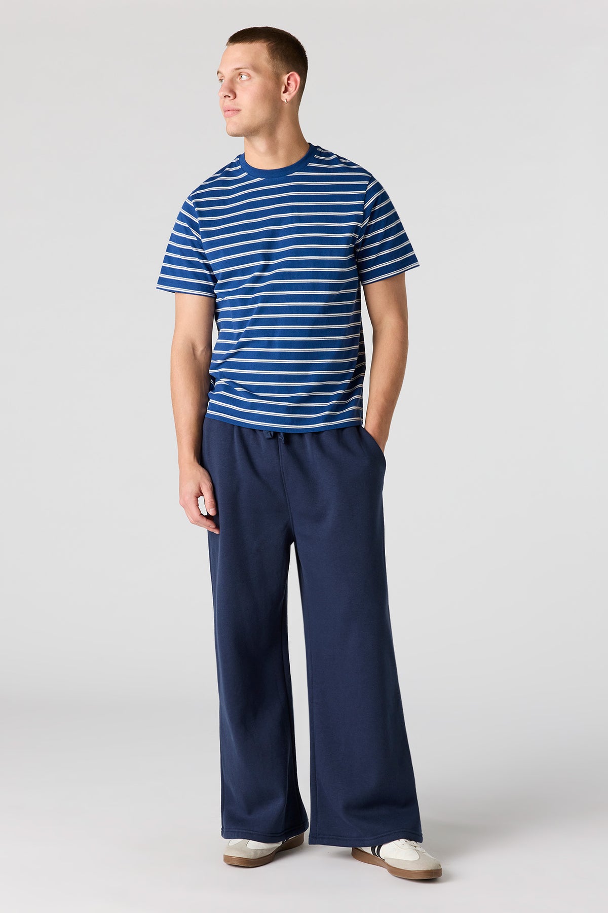 Alt View 3. Striped T-Shirt - Blue